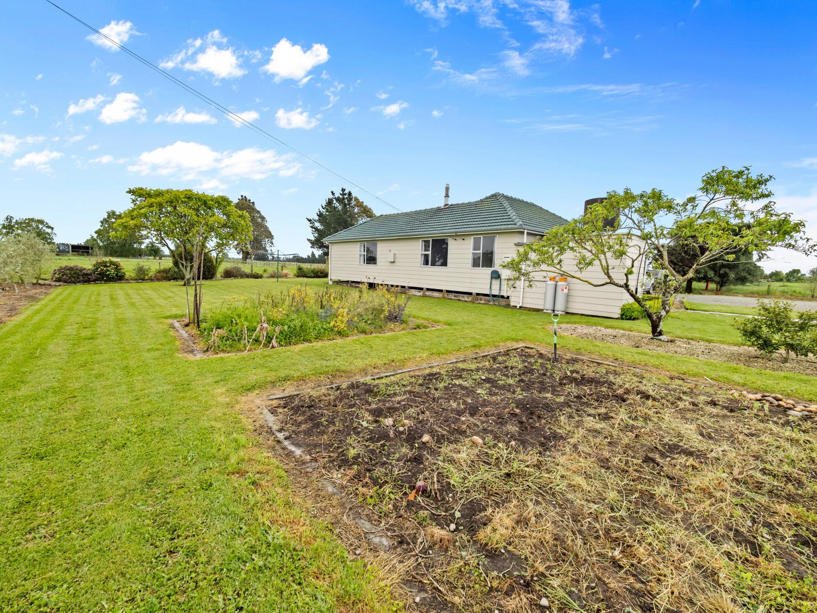 202 Fords Road, Willowby