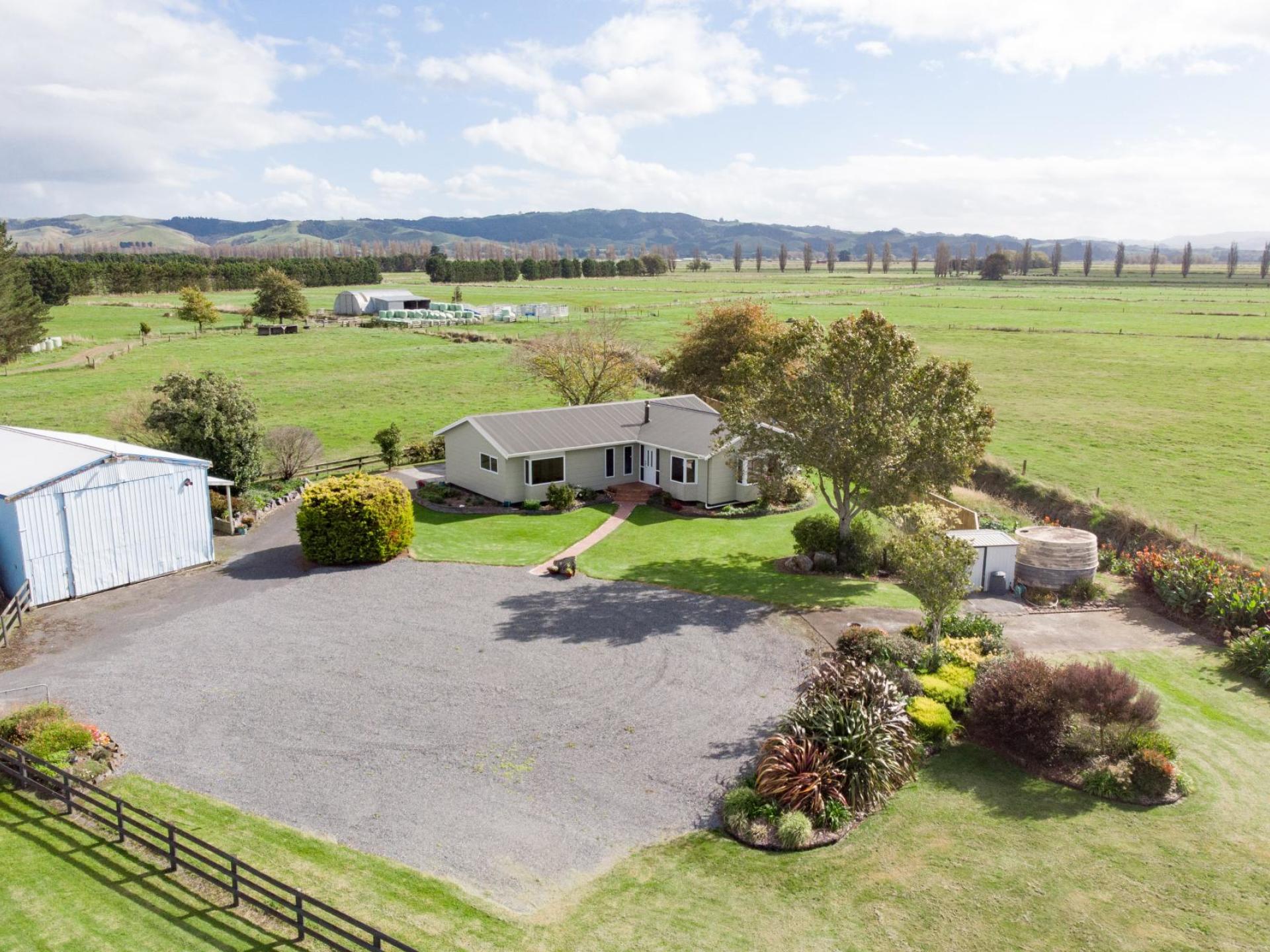 Richardsons Real Estate Waitakaruru