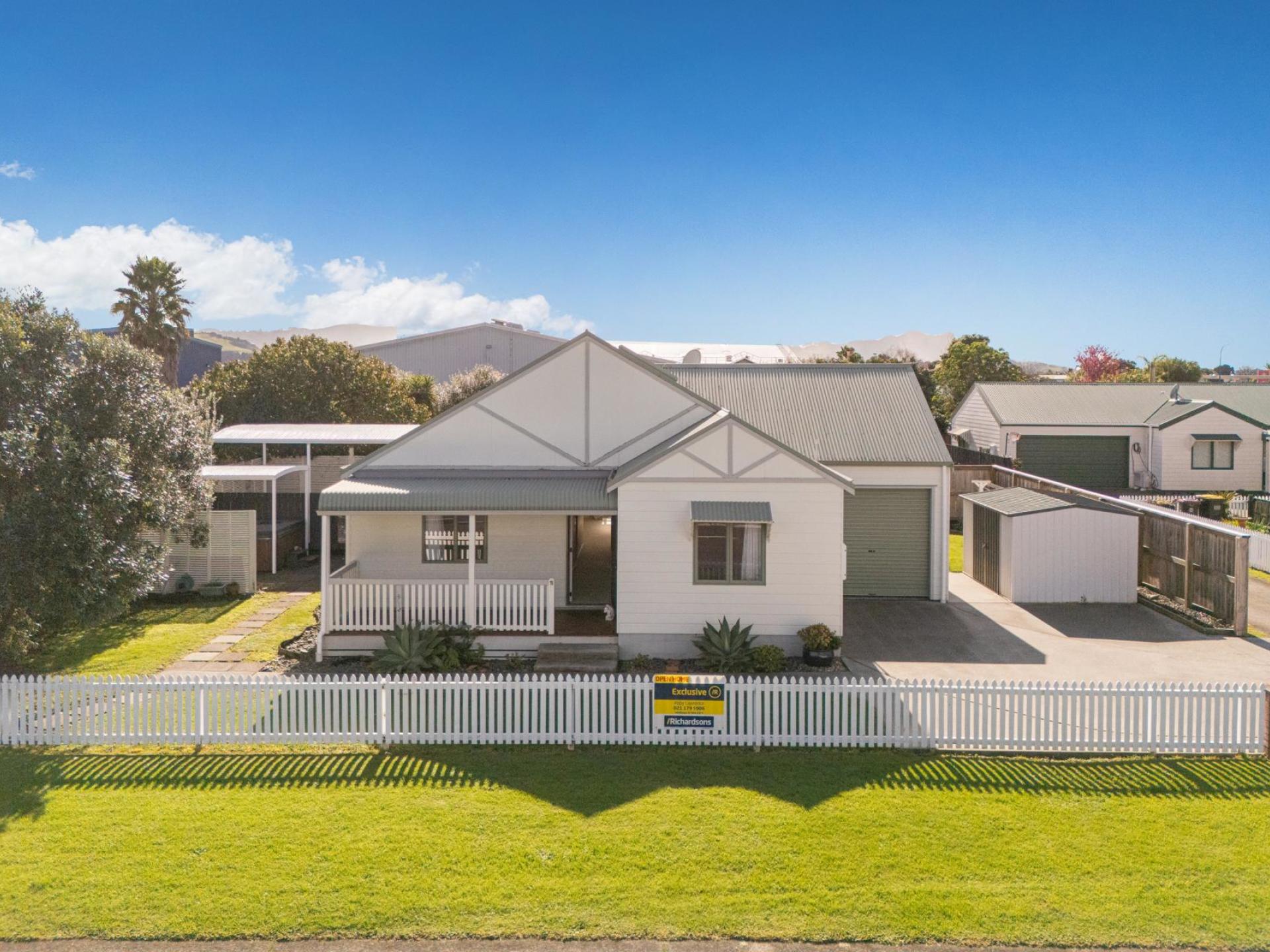 11 Cholmondeley Crescent, Whitianga