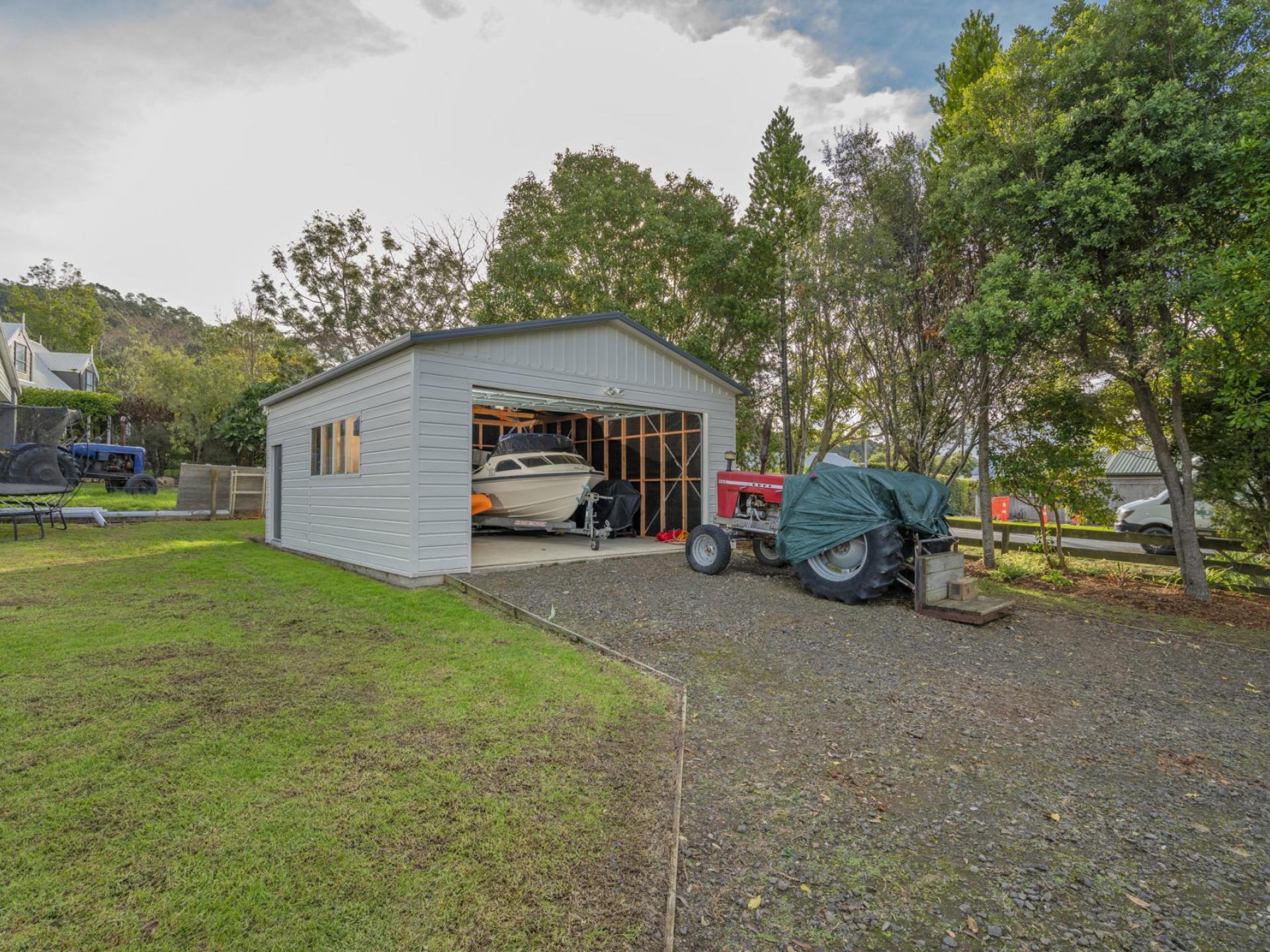 6 Pa Road, Hahei