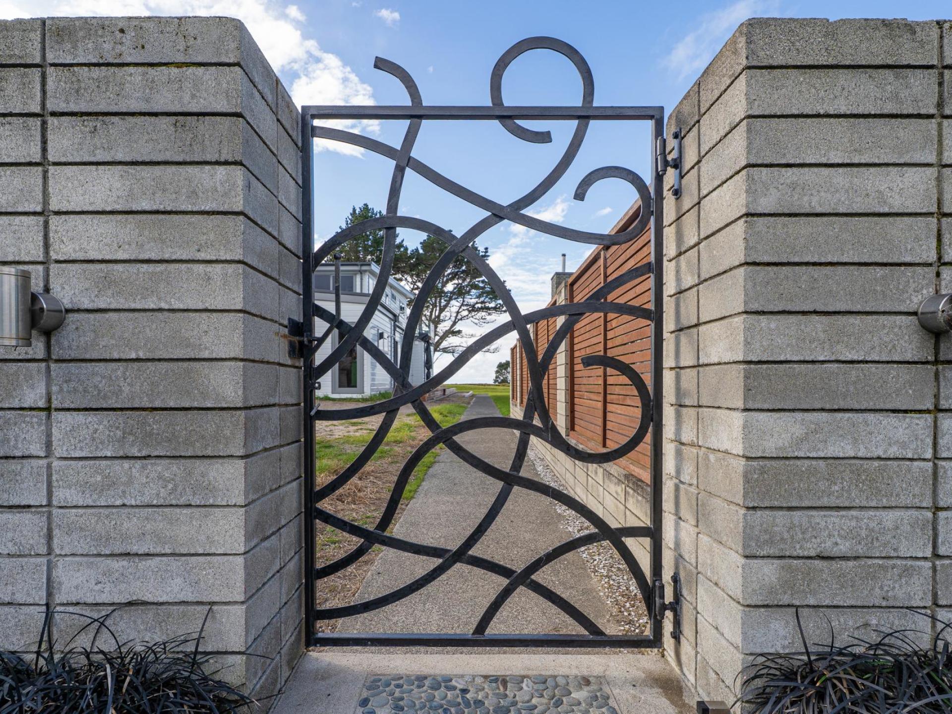 166 Sands Crescent, Matarangi