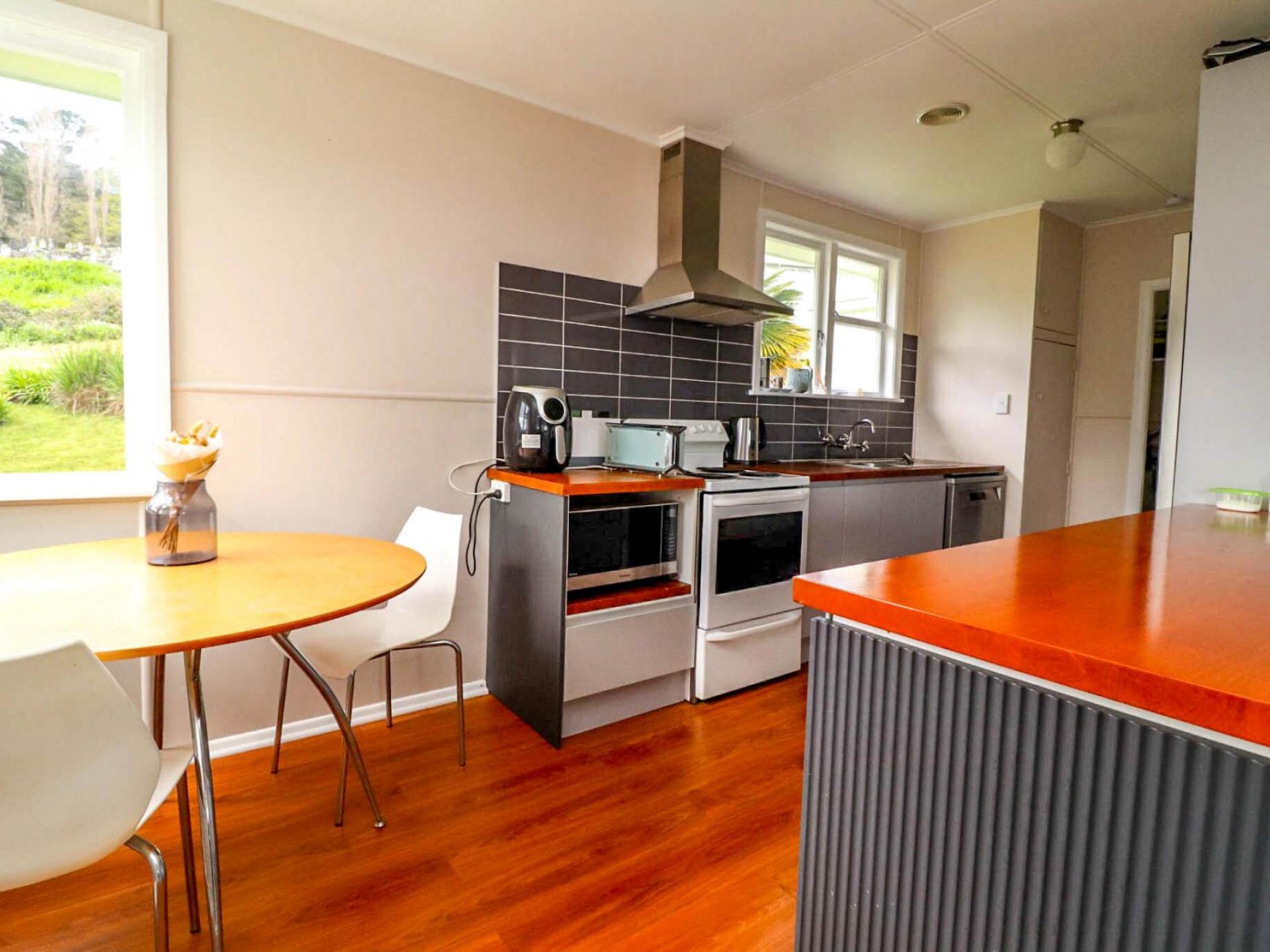 814 Mount Pleasant Road, Thames