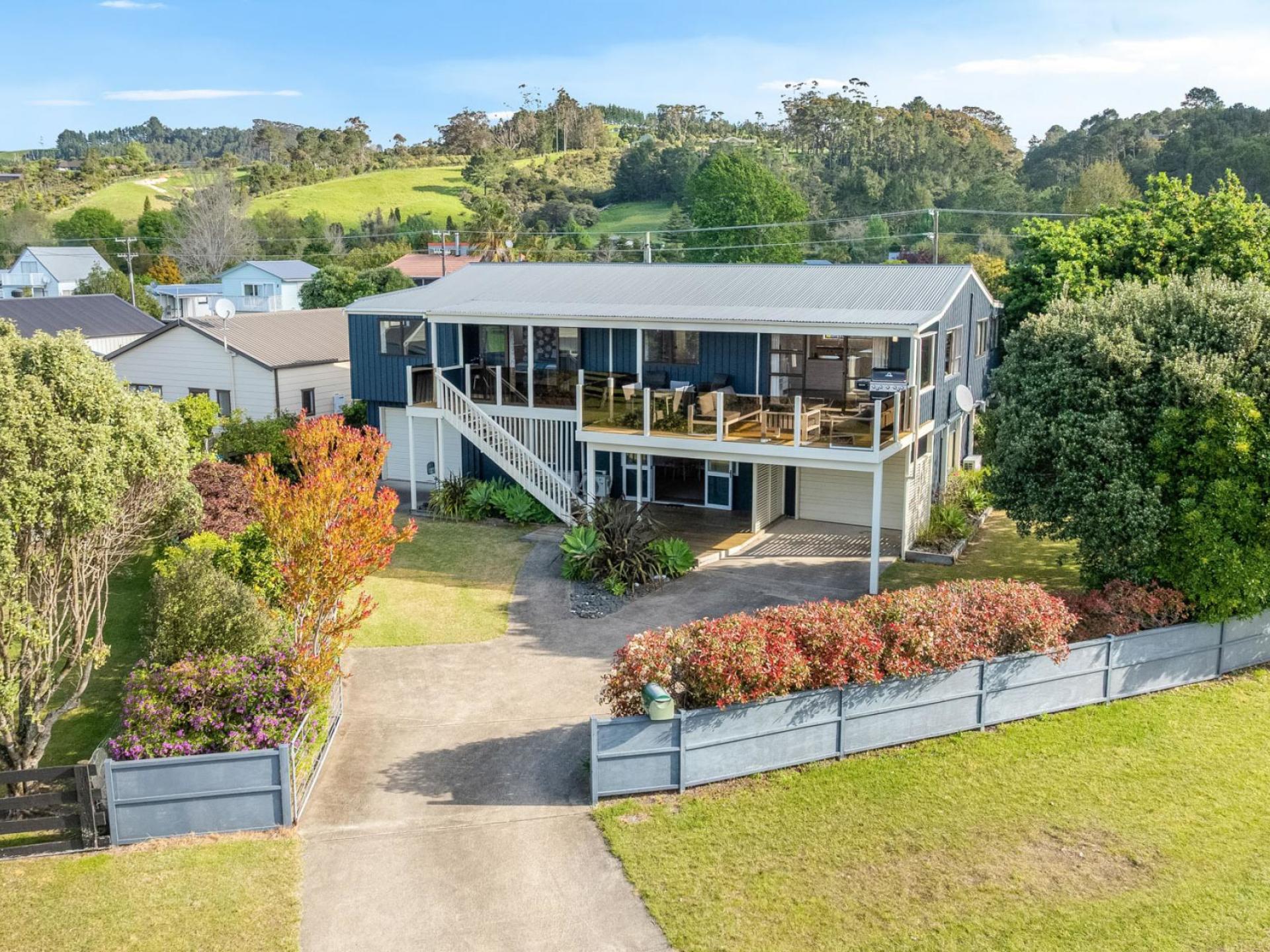 2 Banks Street, Cooks Beach