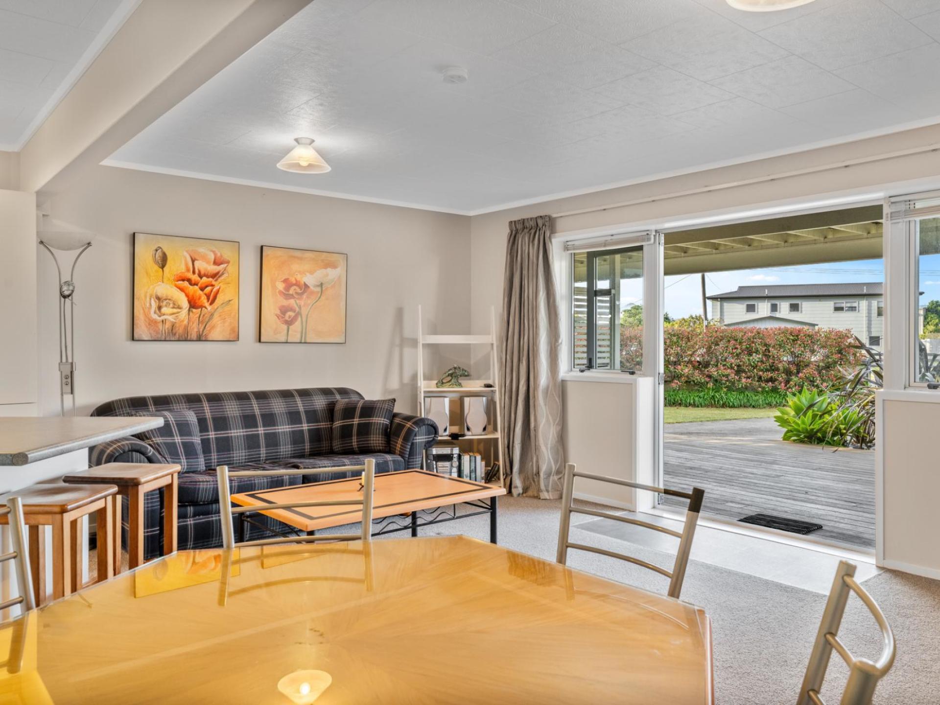 2 Banks Street, Cooks Beach
