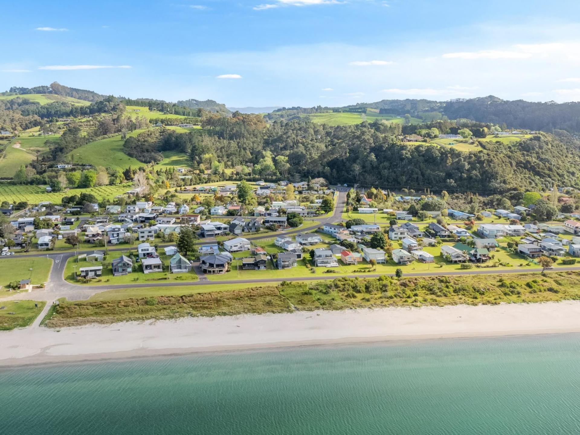 2 Banks Street, Cooks Beach
