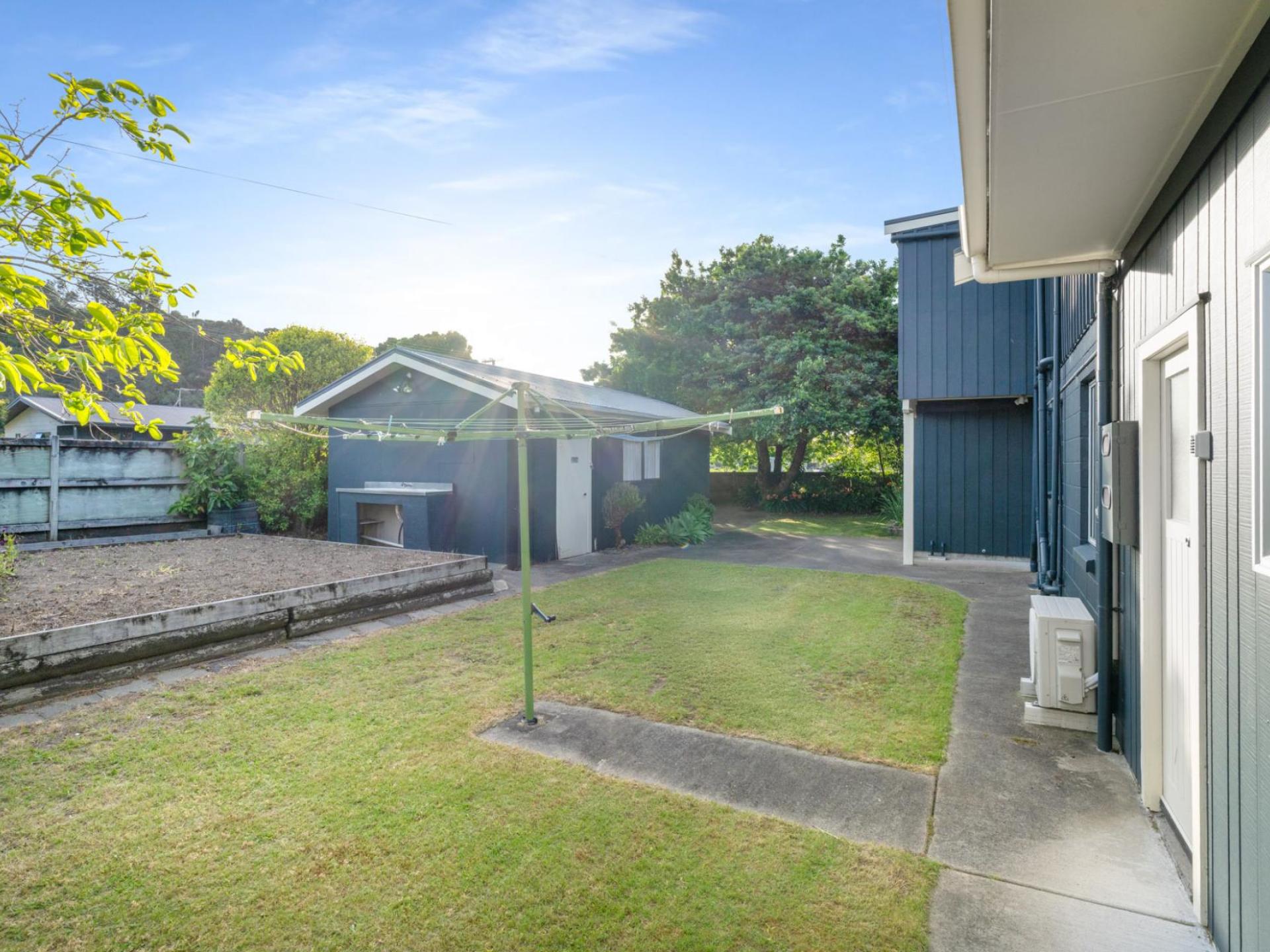 2 Banks Street, Cooks Beach