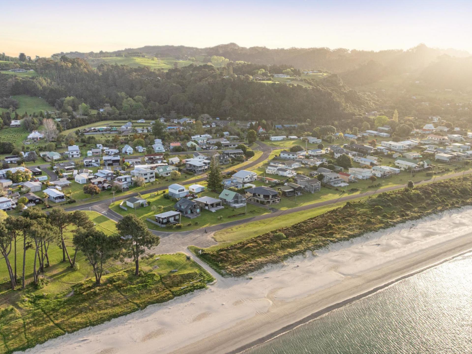 2 Banks Street, Cooks Beach