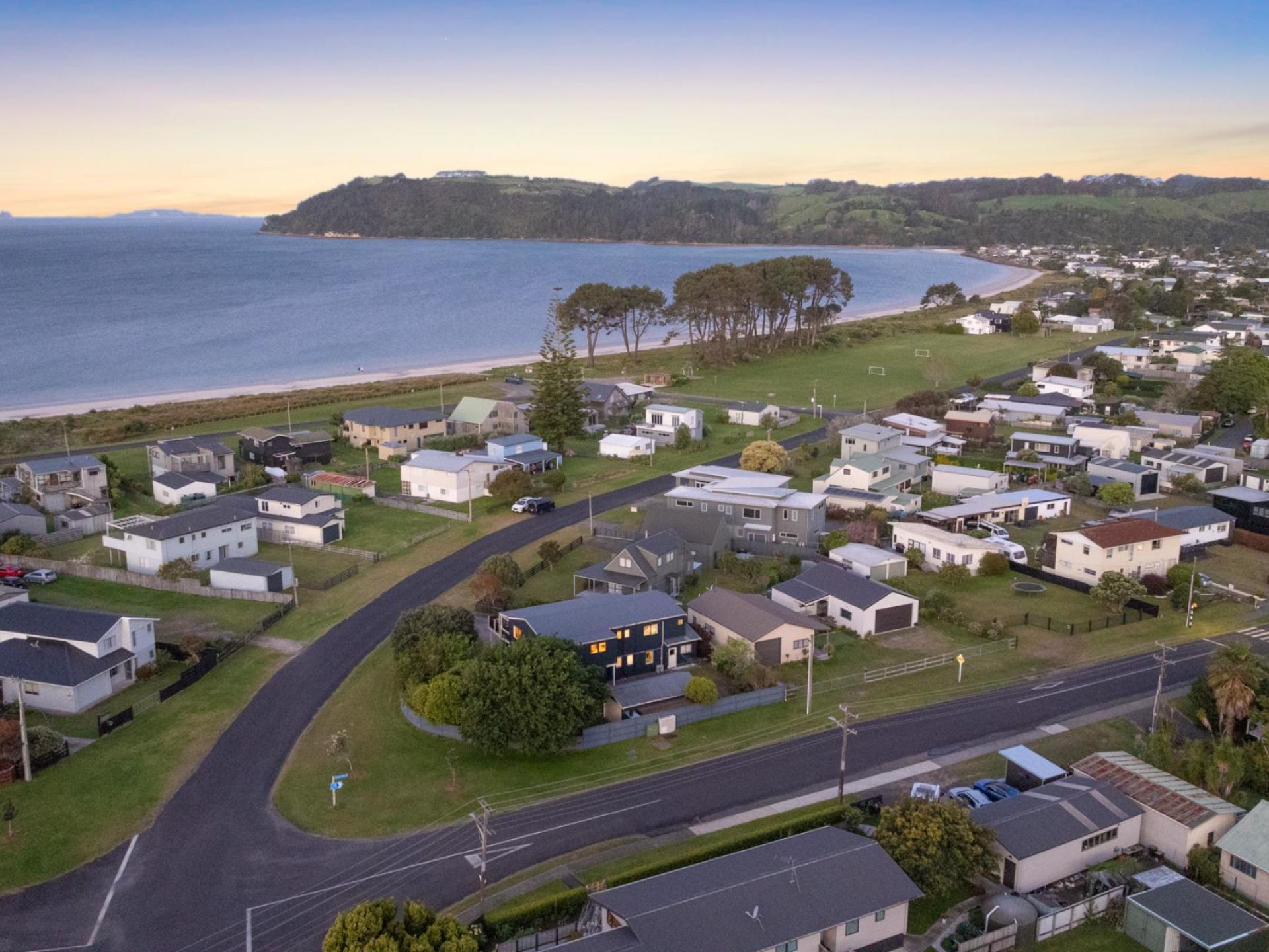 2 Banks Street, Cooks Beach