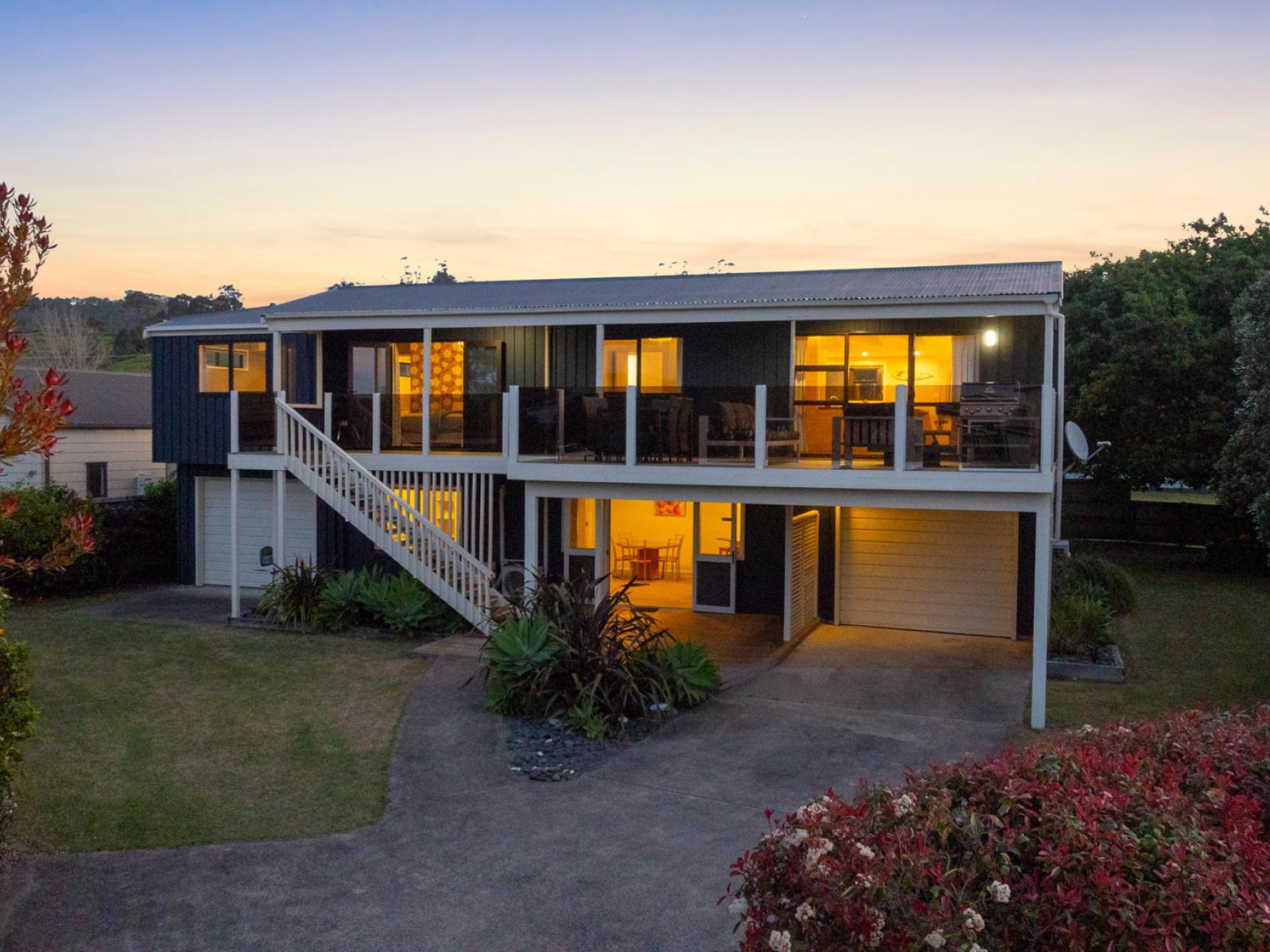2 Banks Street, Cooks Beach