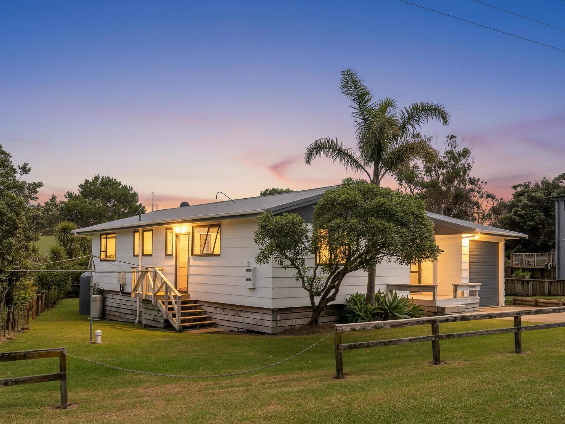 133 McMahon Ave, Whangapoua