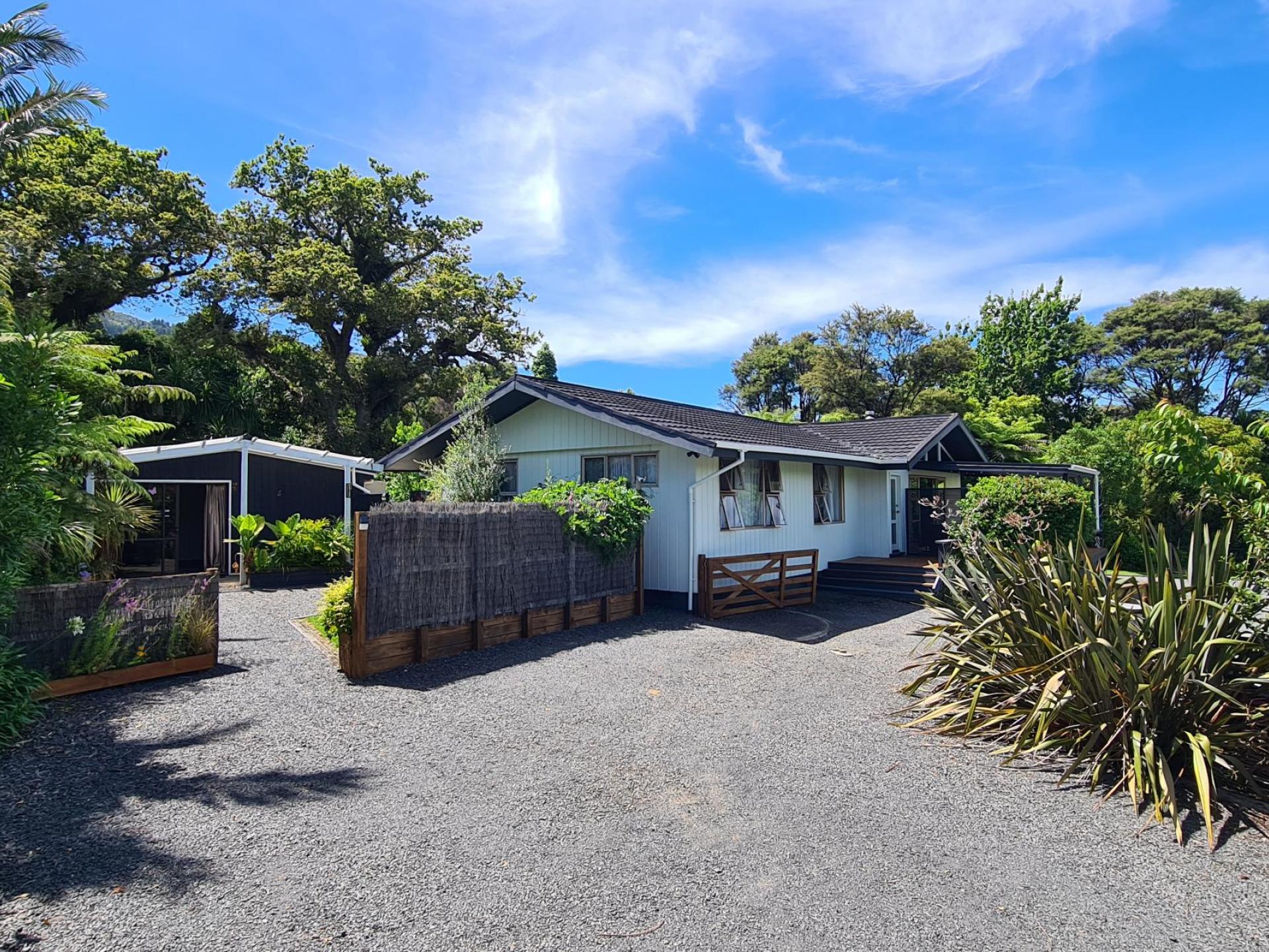 30 Driving Creek Road, Coromandel