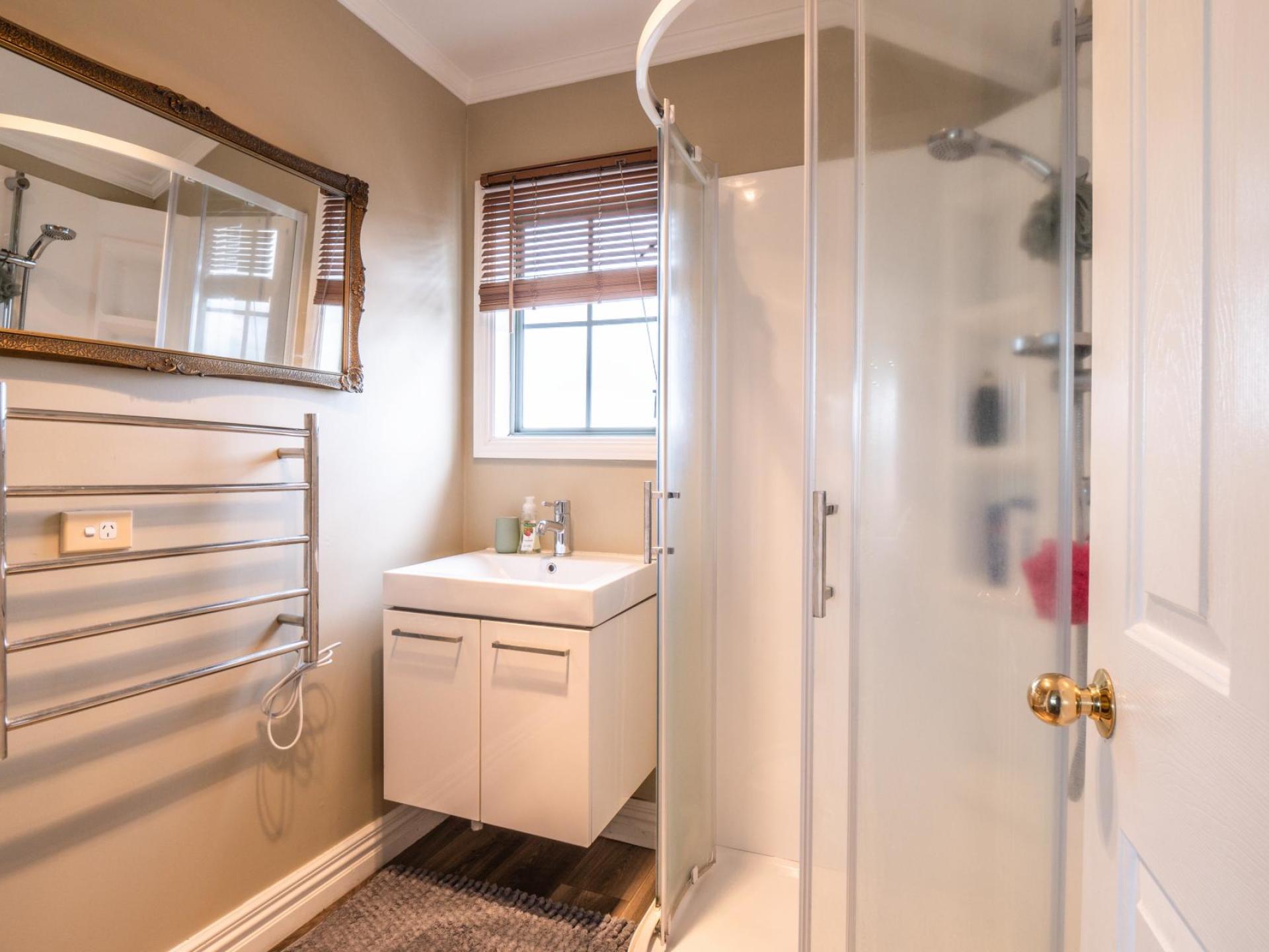 27 Raratuna Street, Turua