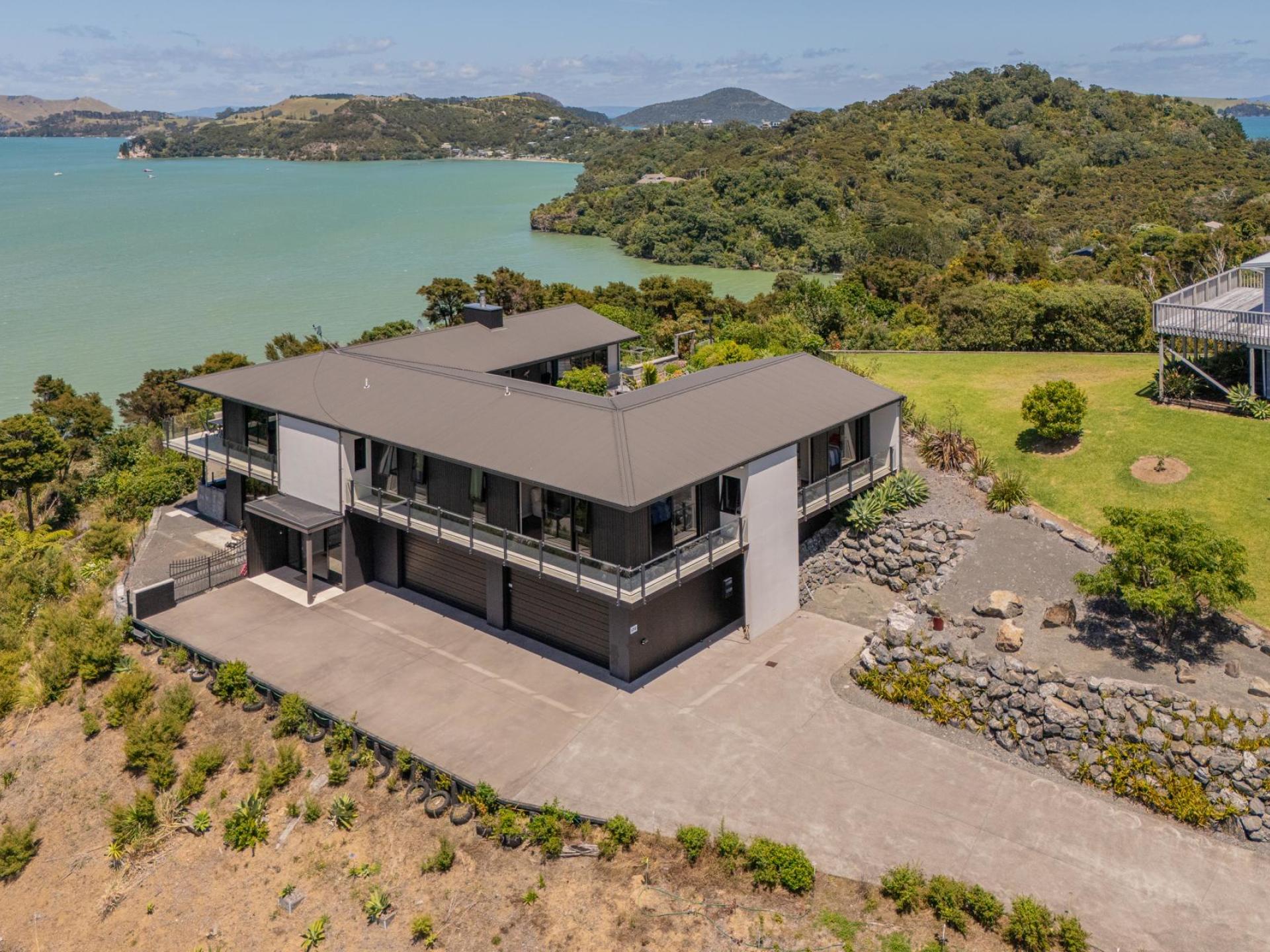 135 Huihana, Coromandel