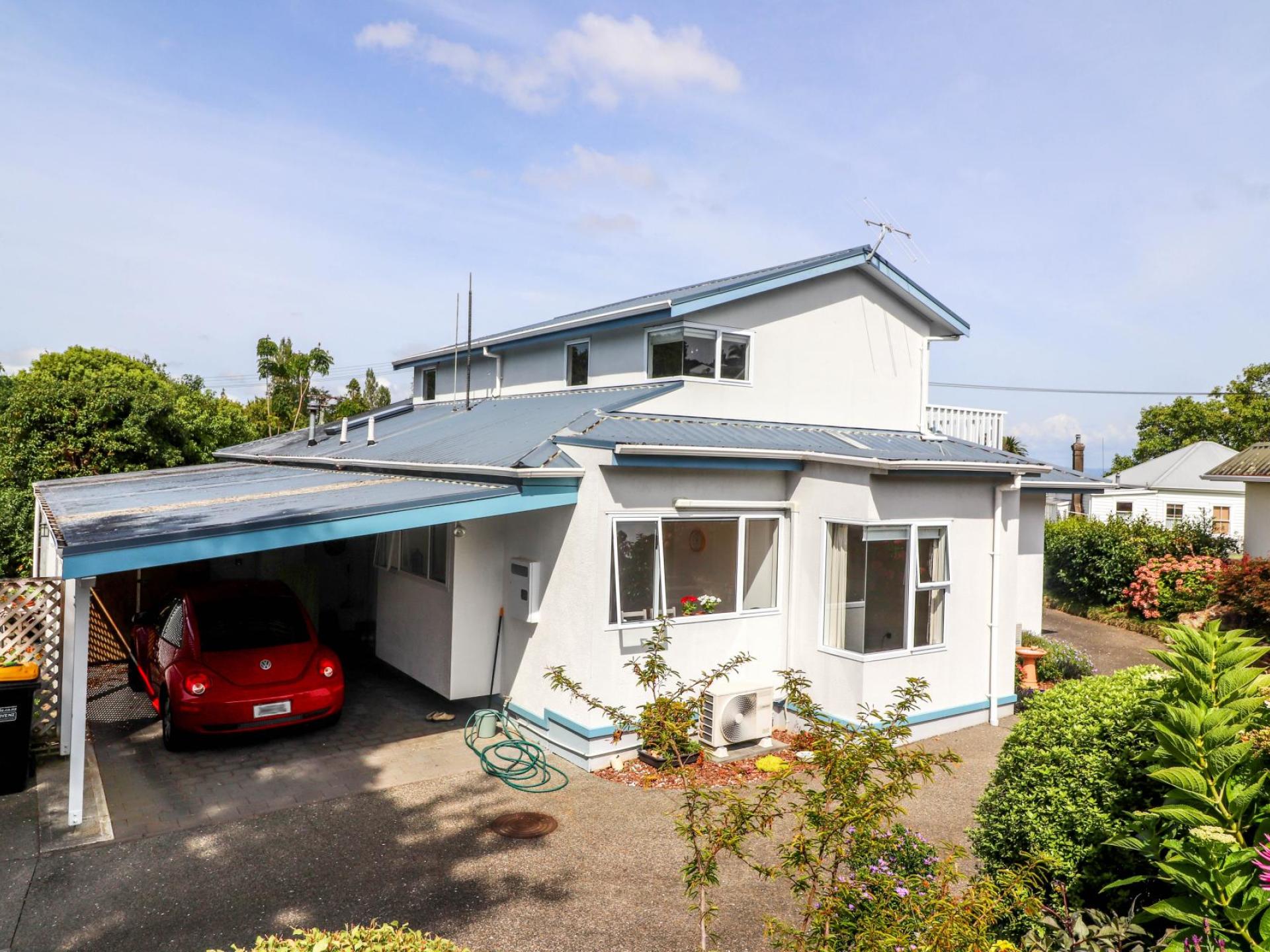 214 Augustus Street South, Thames