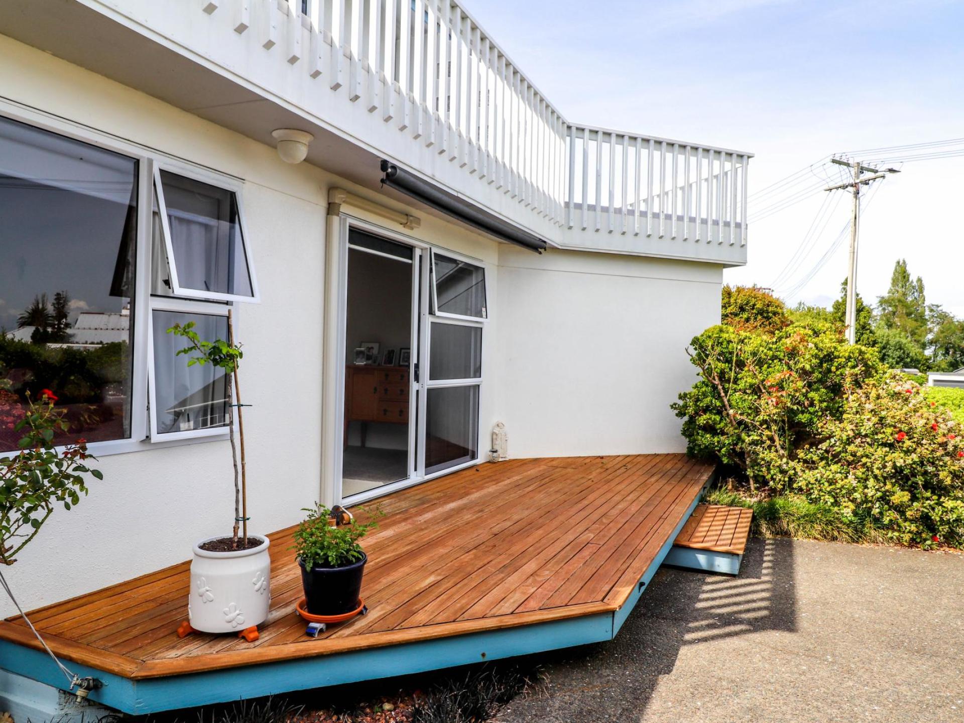 214 Augustus Street South, Thames