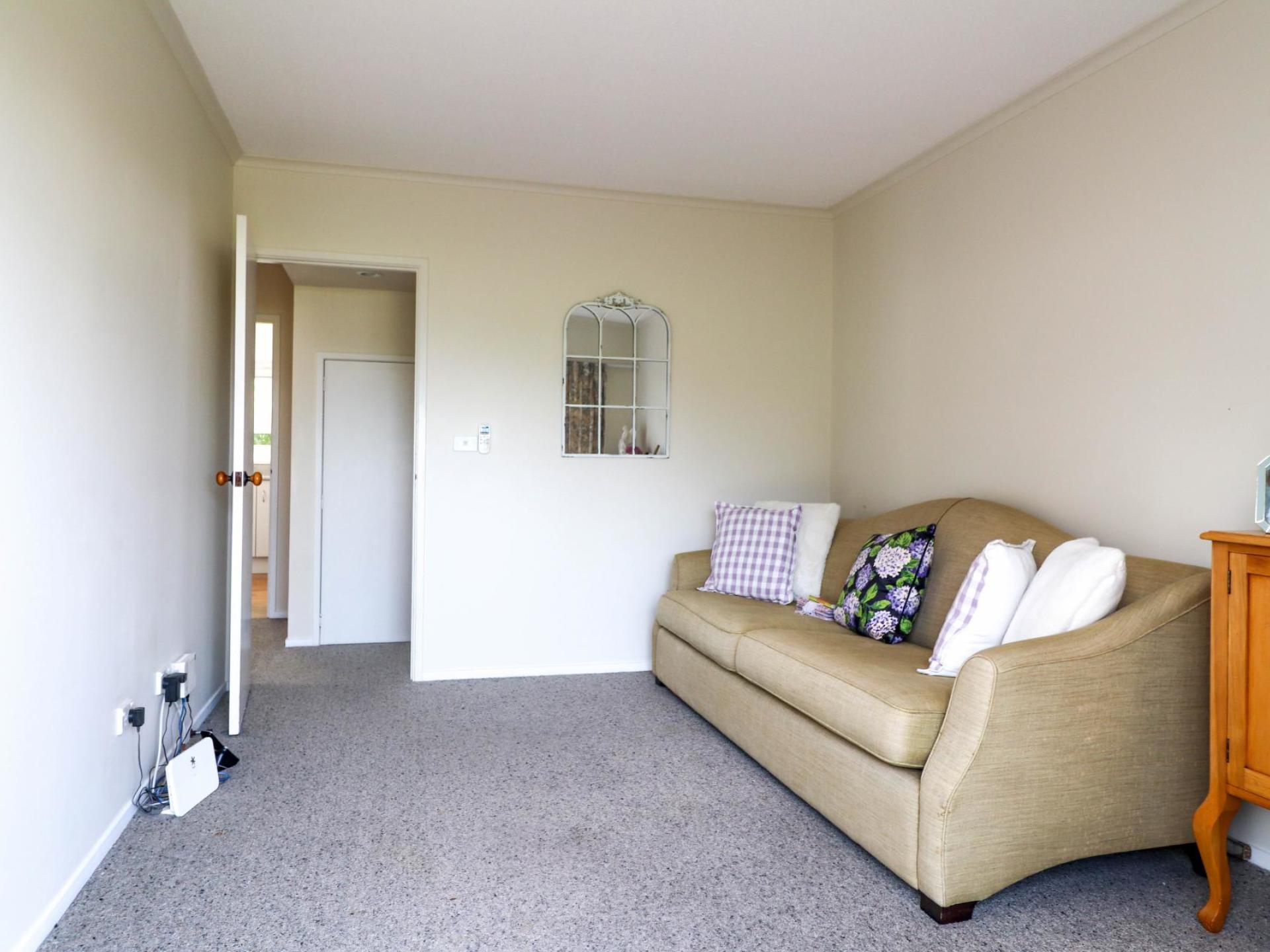 214 Augustus Street South, Thames