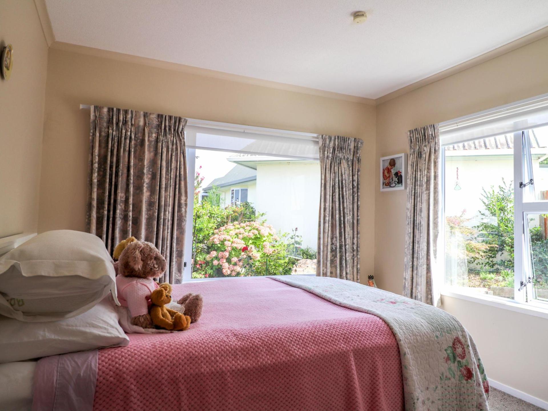 214 Augustus Street South, Thames