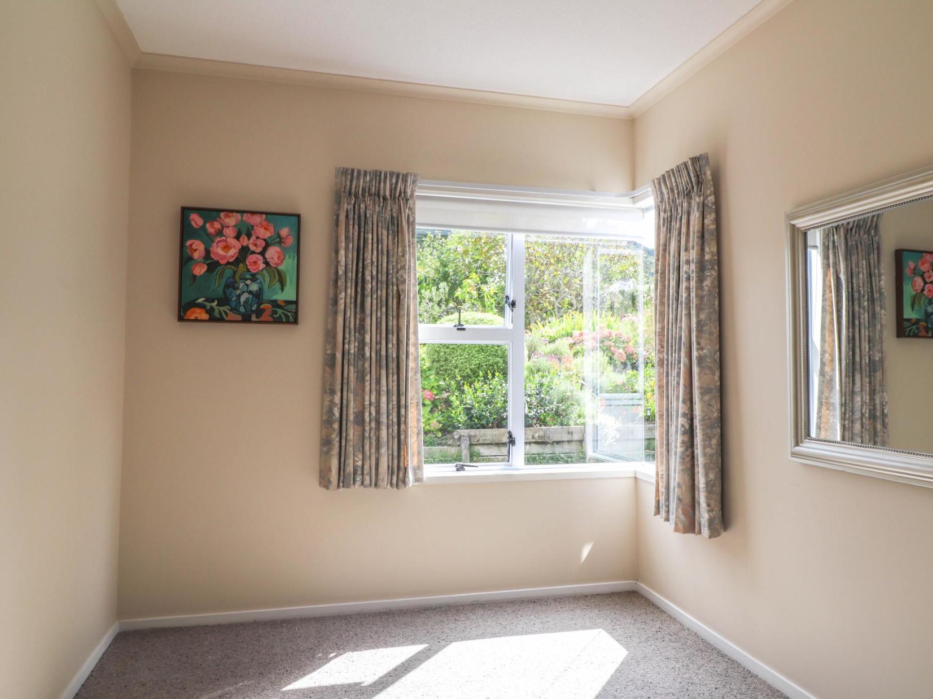 214 Augustus Street South, Thames