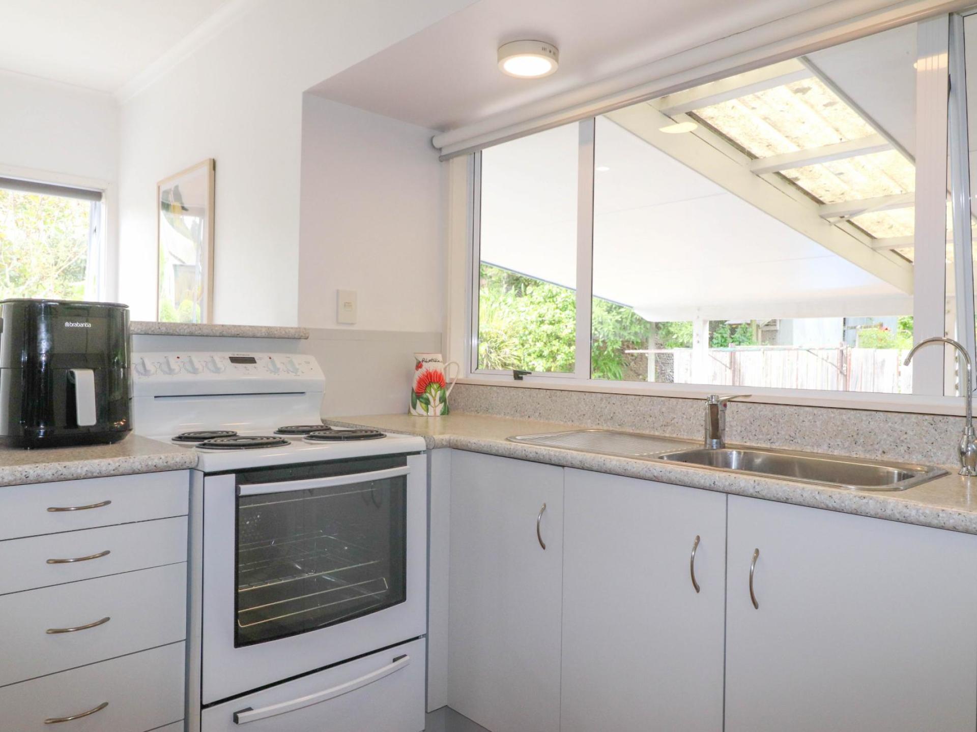 214 Augustus Street South, Thames