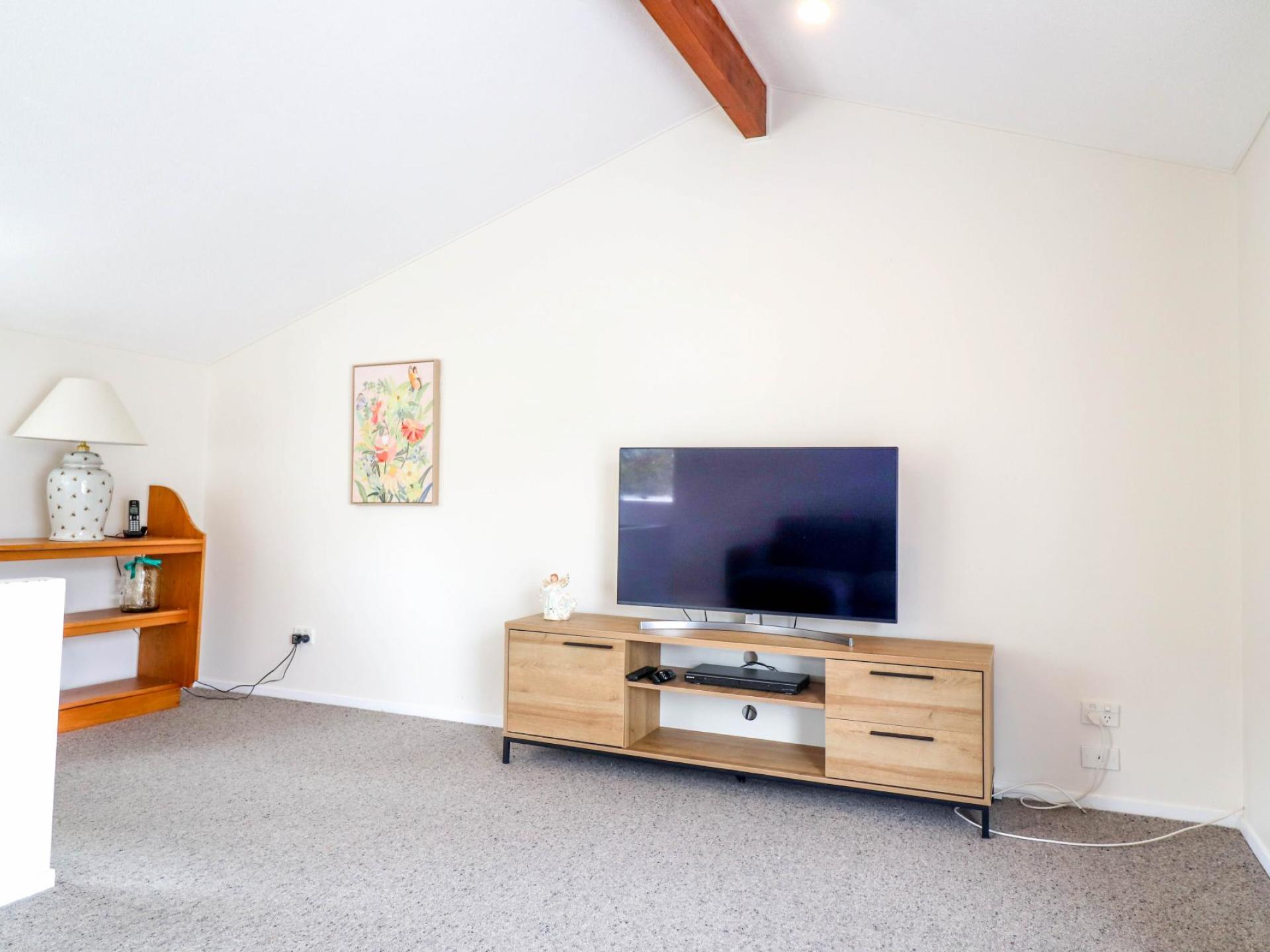 214 Augustus Street South, Thames