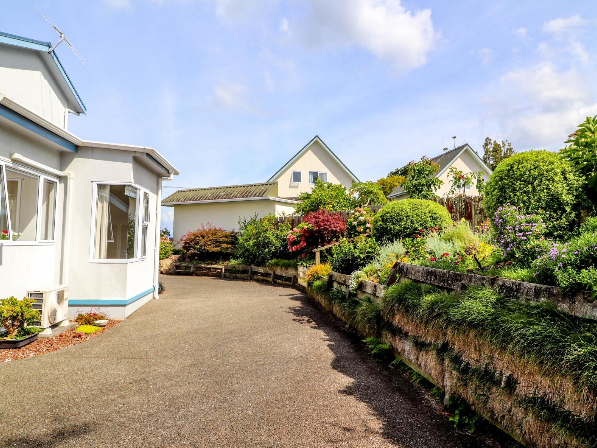 214 Augustus Street South, Thames