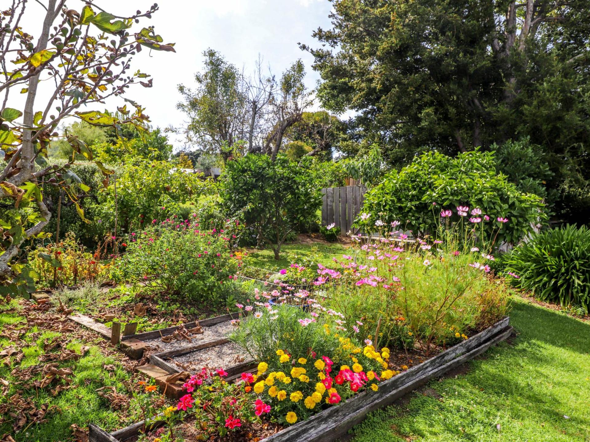 214 Augustus Street South, Thames