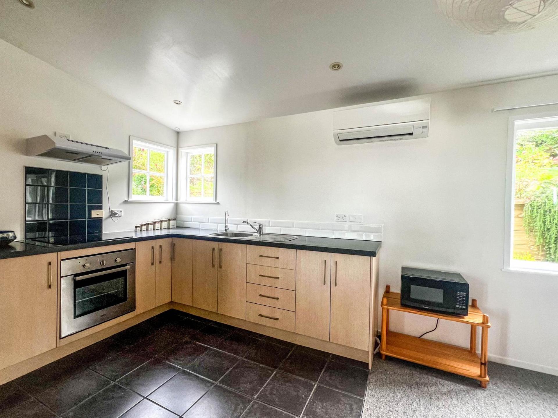 100 Vanguard Street, Thames