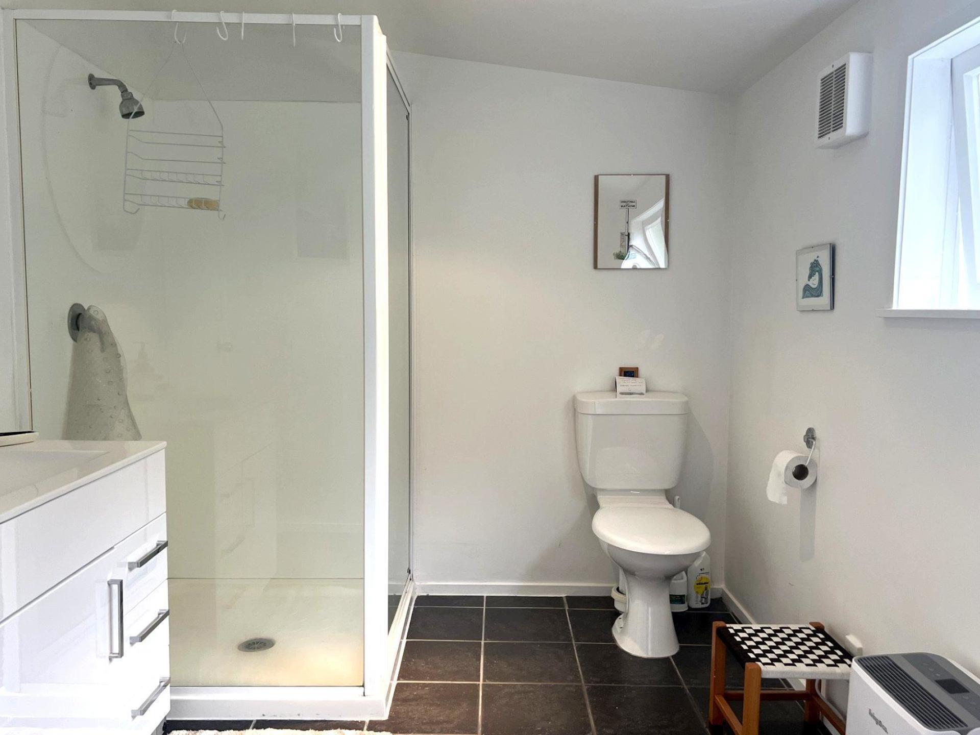 100 Vanguard Street, Thames