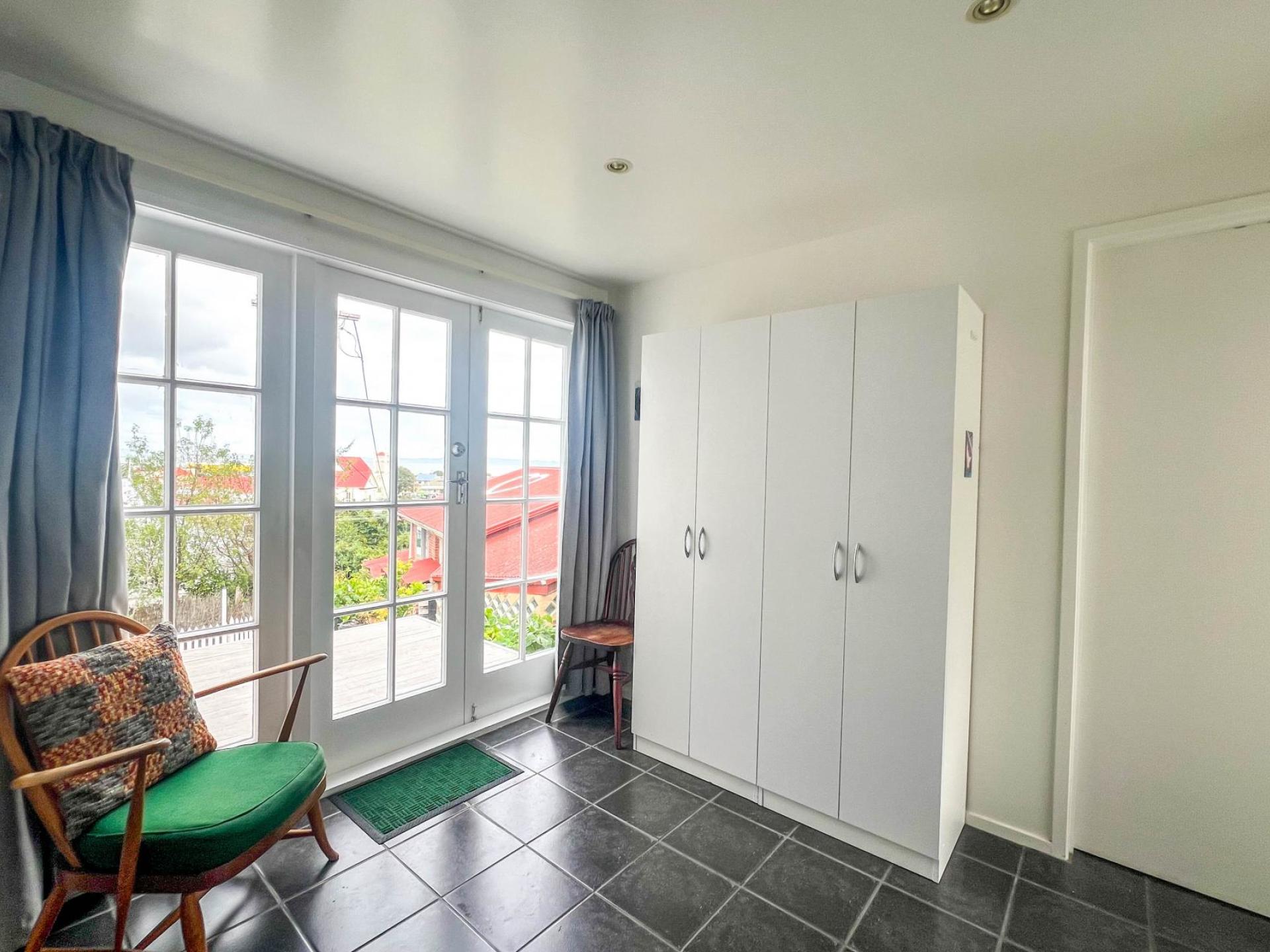 100 Vanguard Street, Thames