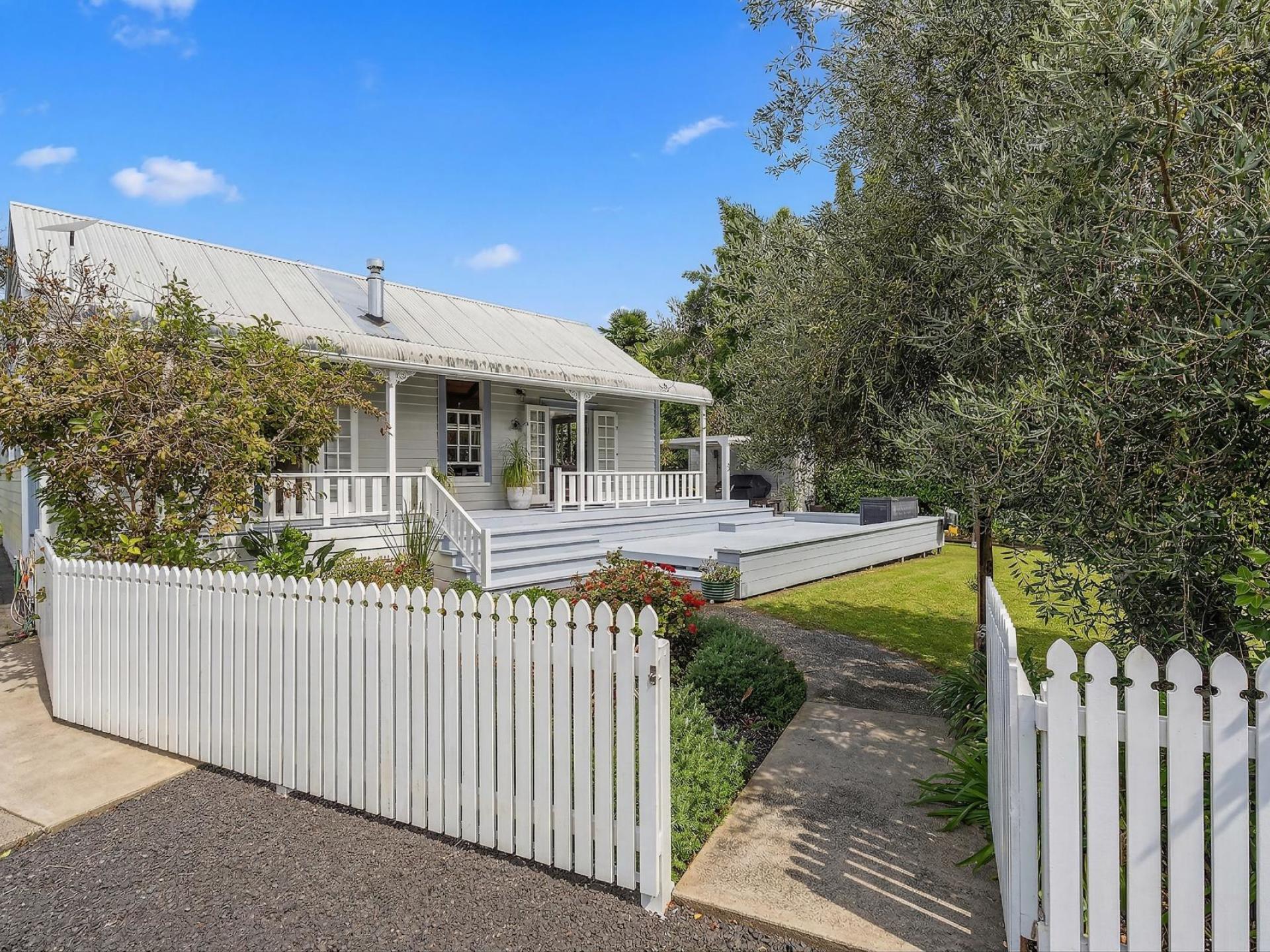 17 Cemetery Road, Kuaotunu