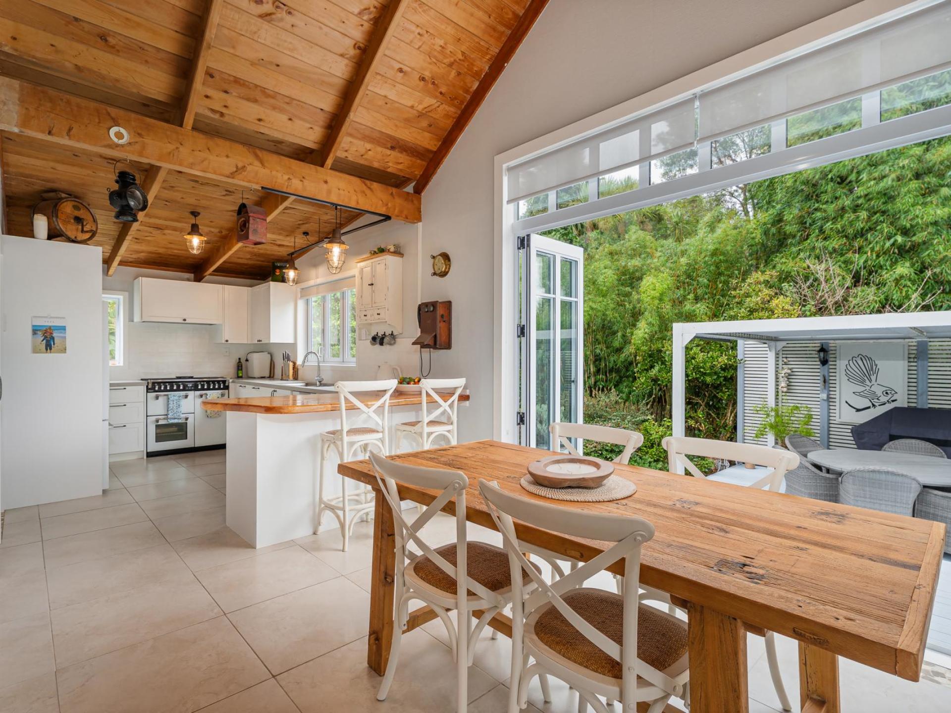 17 Cemetery Road, Kuaotunu