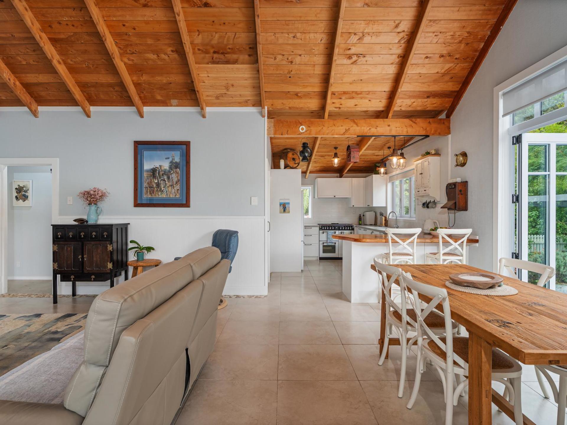 17 Cemetery Road, Kuaotunu