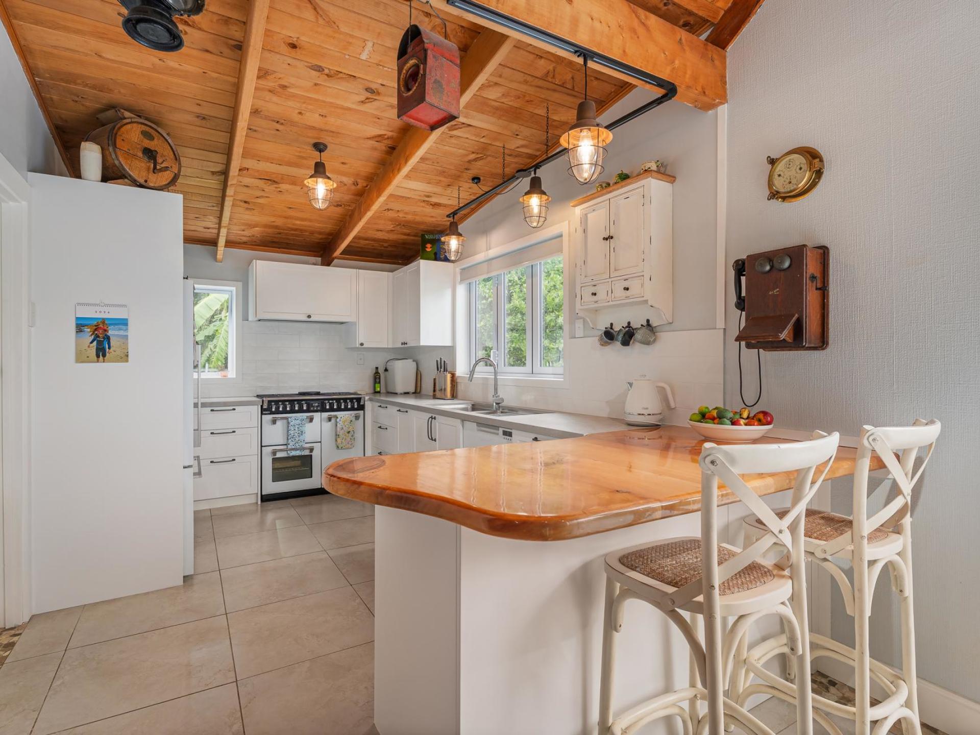 17 Cemetery Road, Kuaotunu