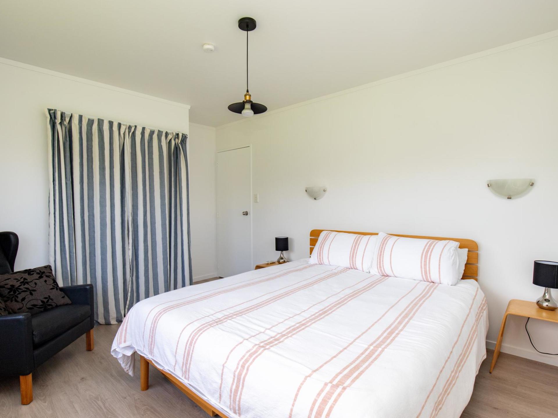 230 Central Road North, Waitakaruru