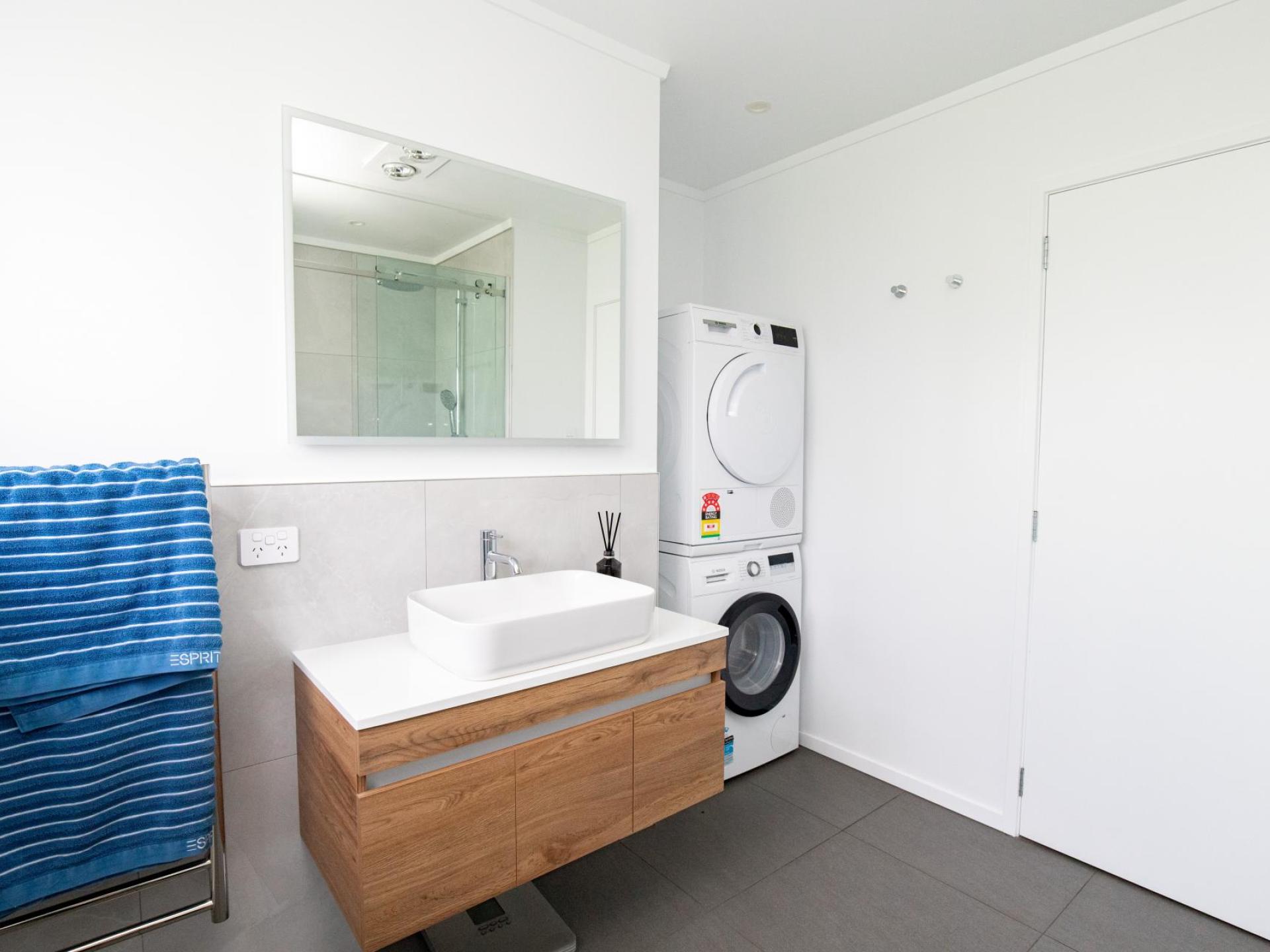 230 Central Road North, Waitakaruru