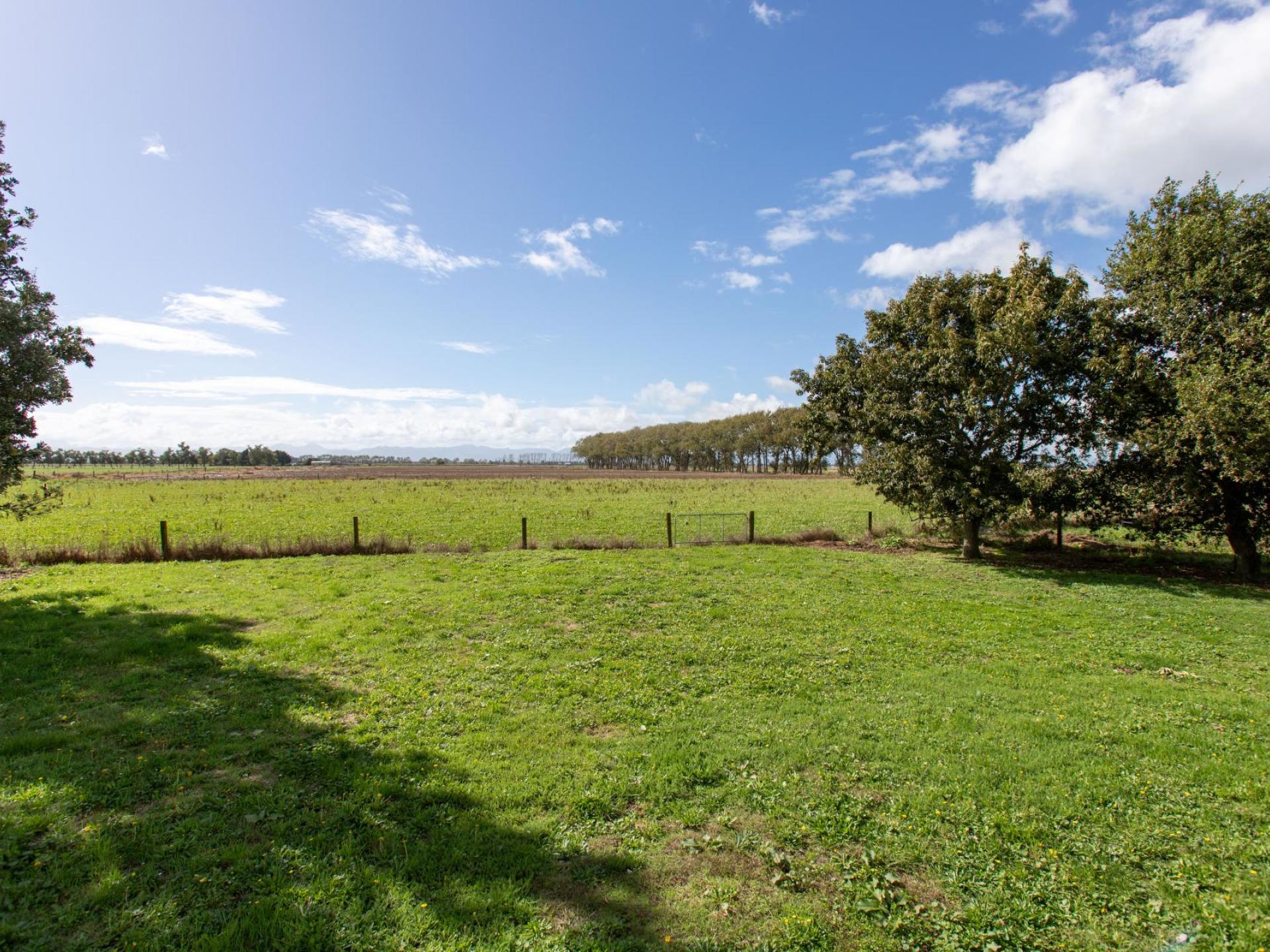 230 Central Road North, Waitakaruru