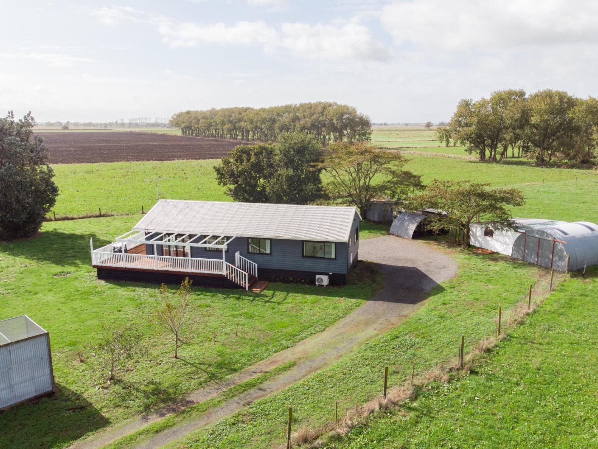 230 Central Road North, Waitakaruru