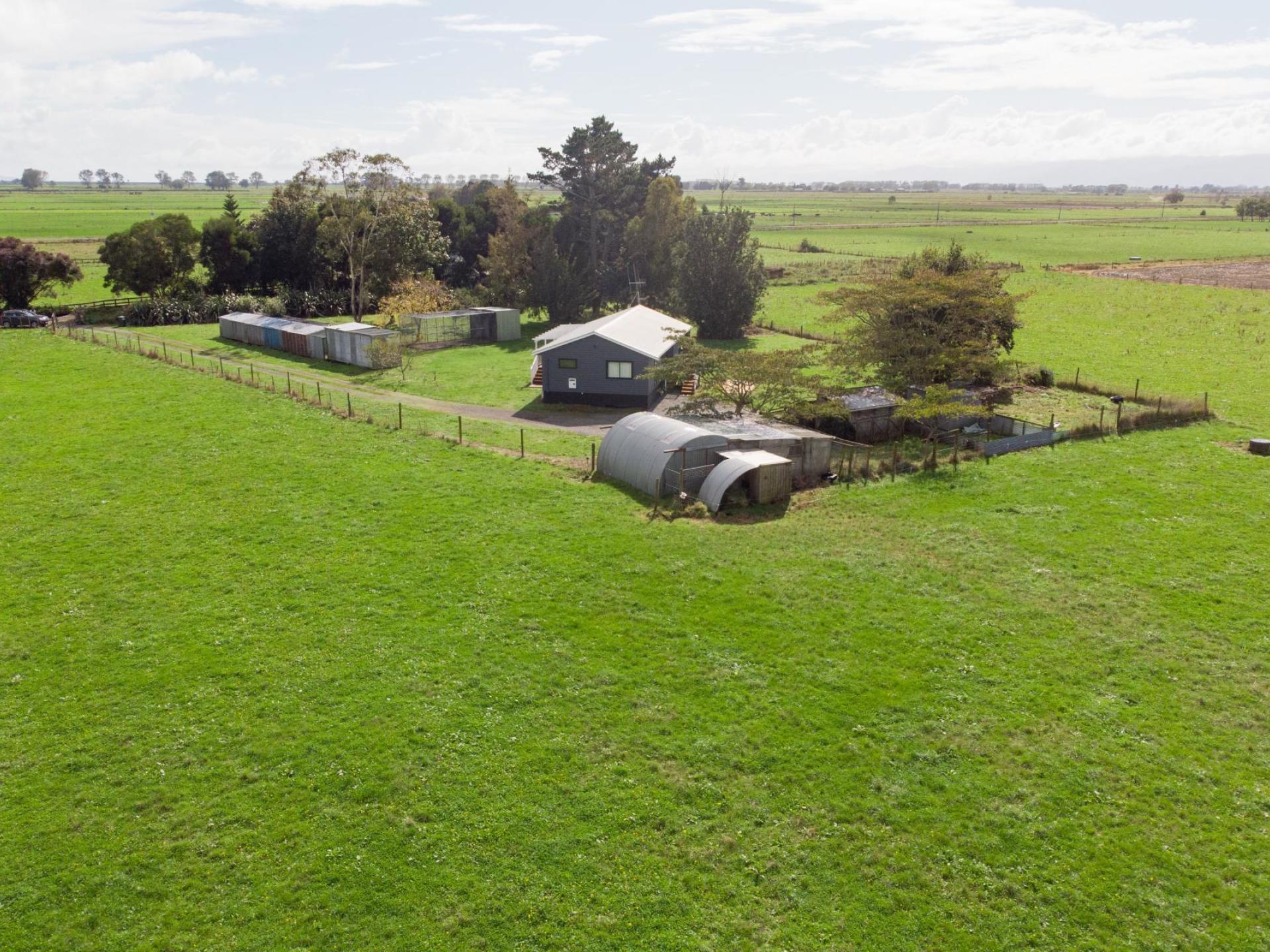 230 Central Road North, Waitakaruru