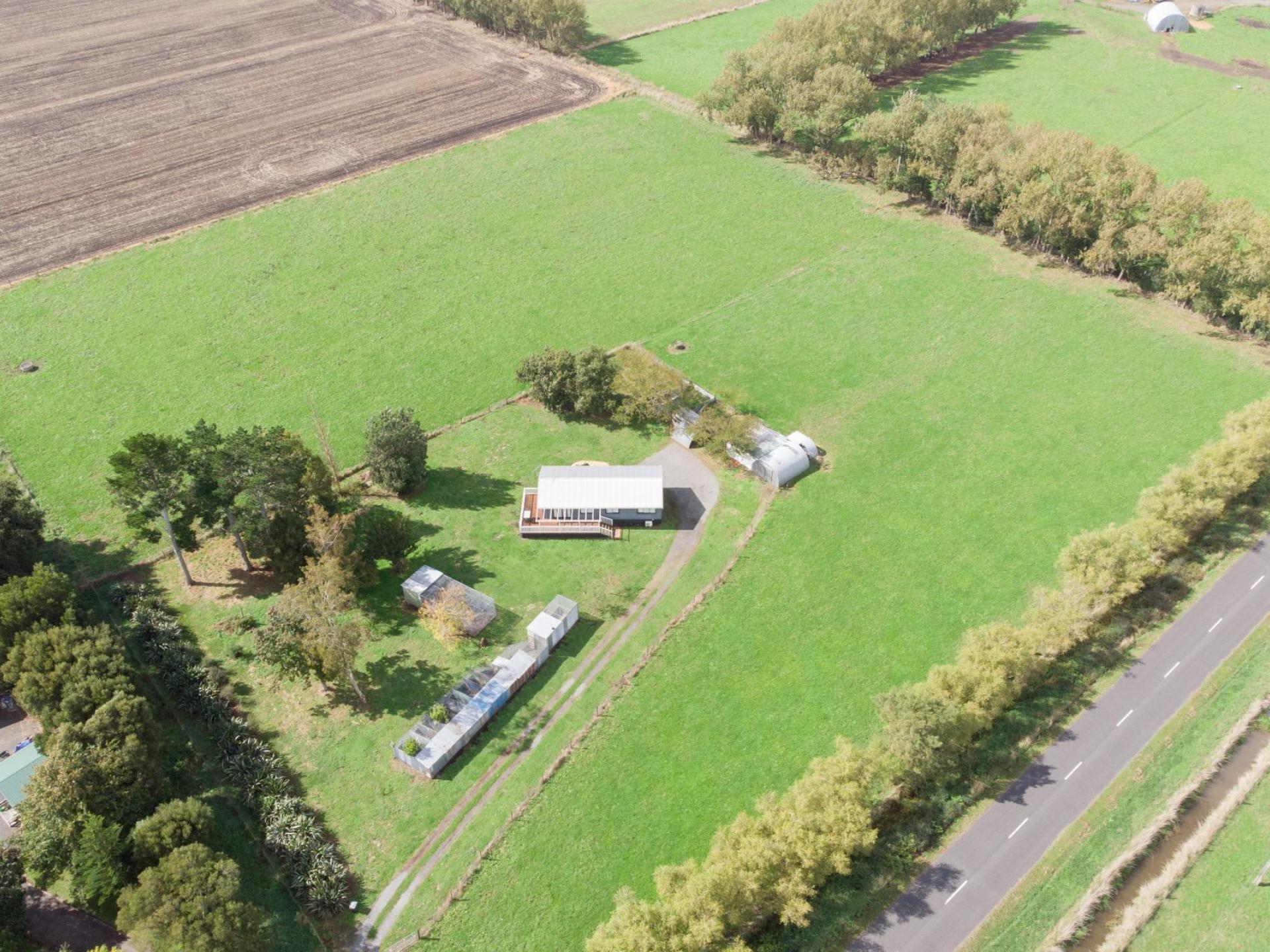 230 Central Road North, Waitakaruru