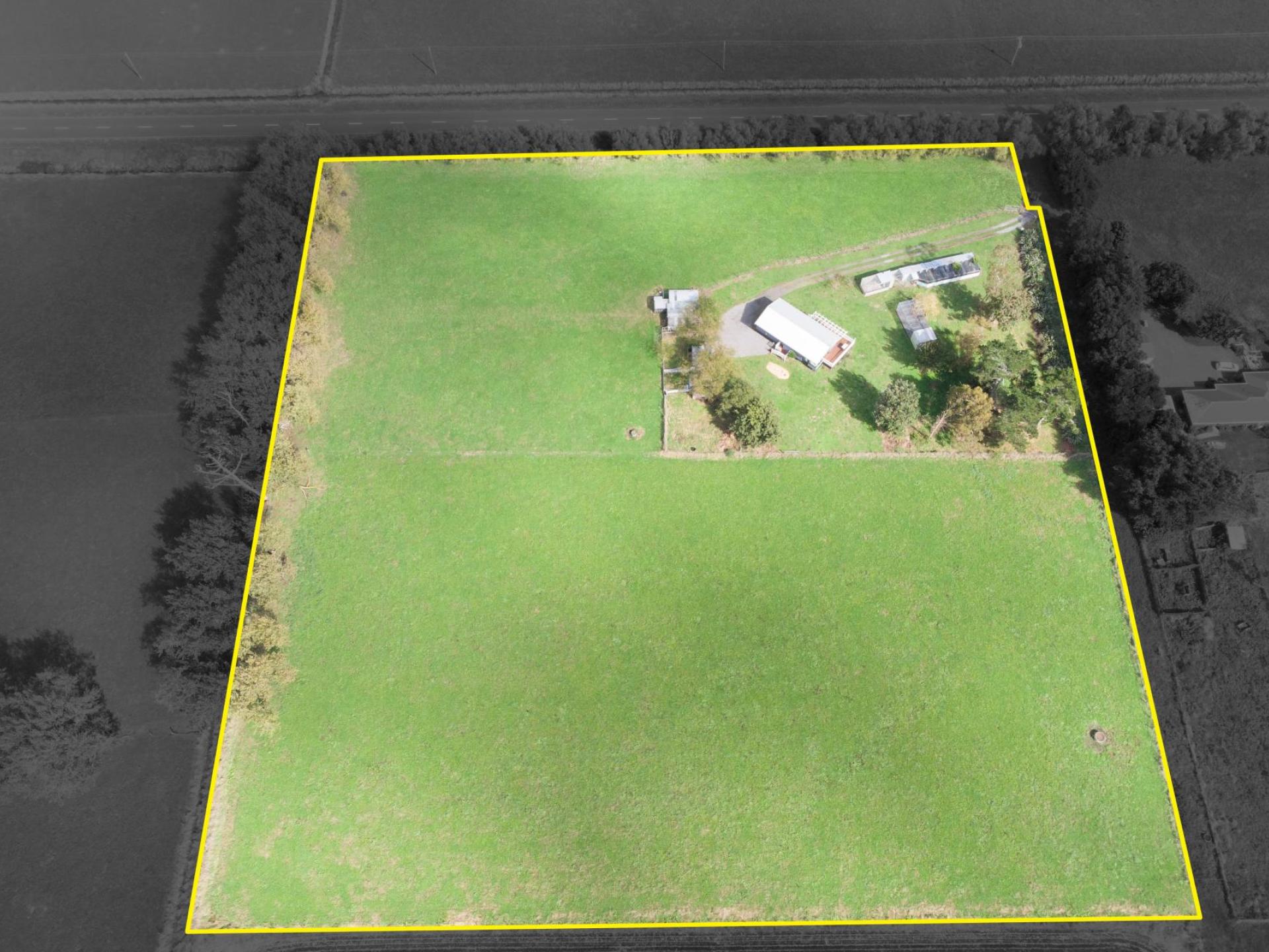 230 Central Road North, Waitakaruru