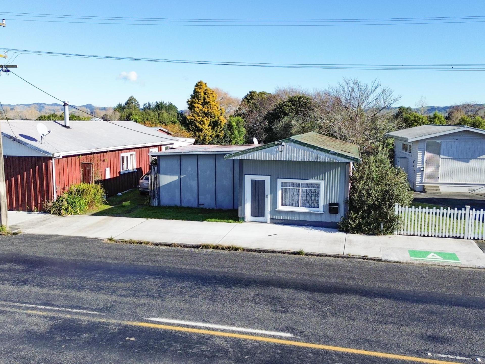 11 Front Miranda Road, Waitakaruru