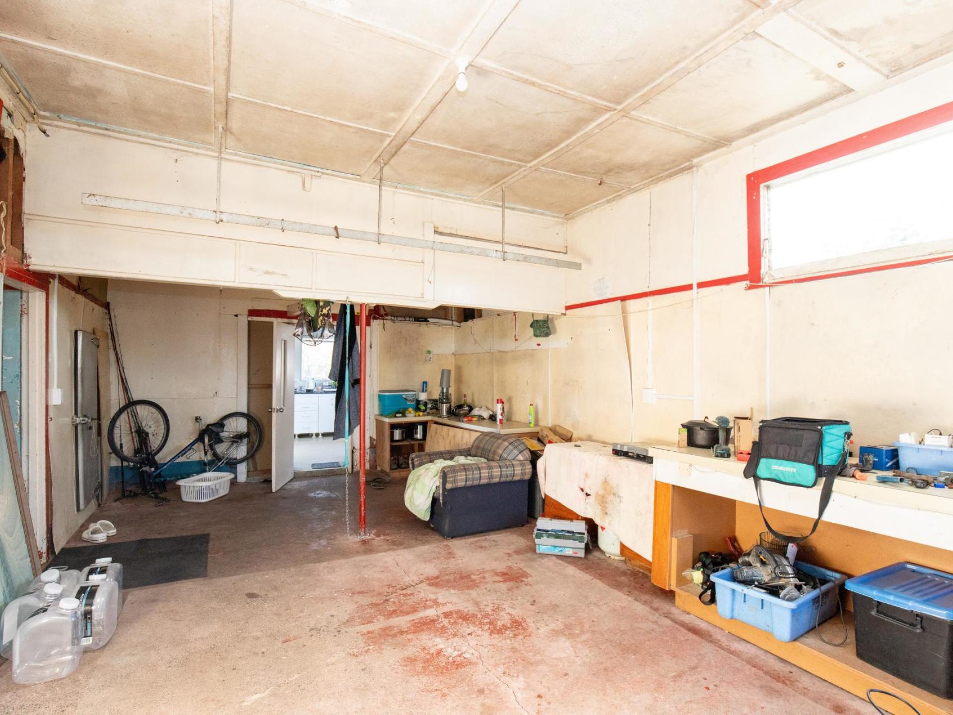 11 Front Miranda Road, Waitakaruru