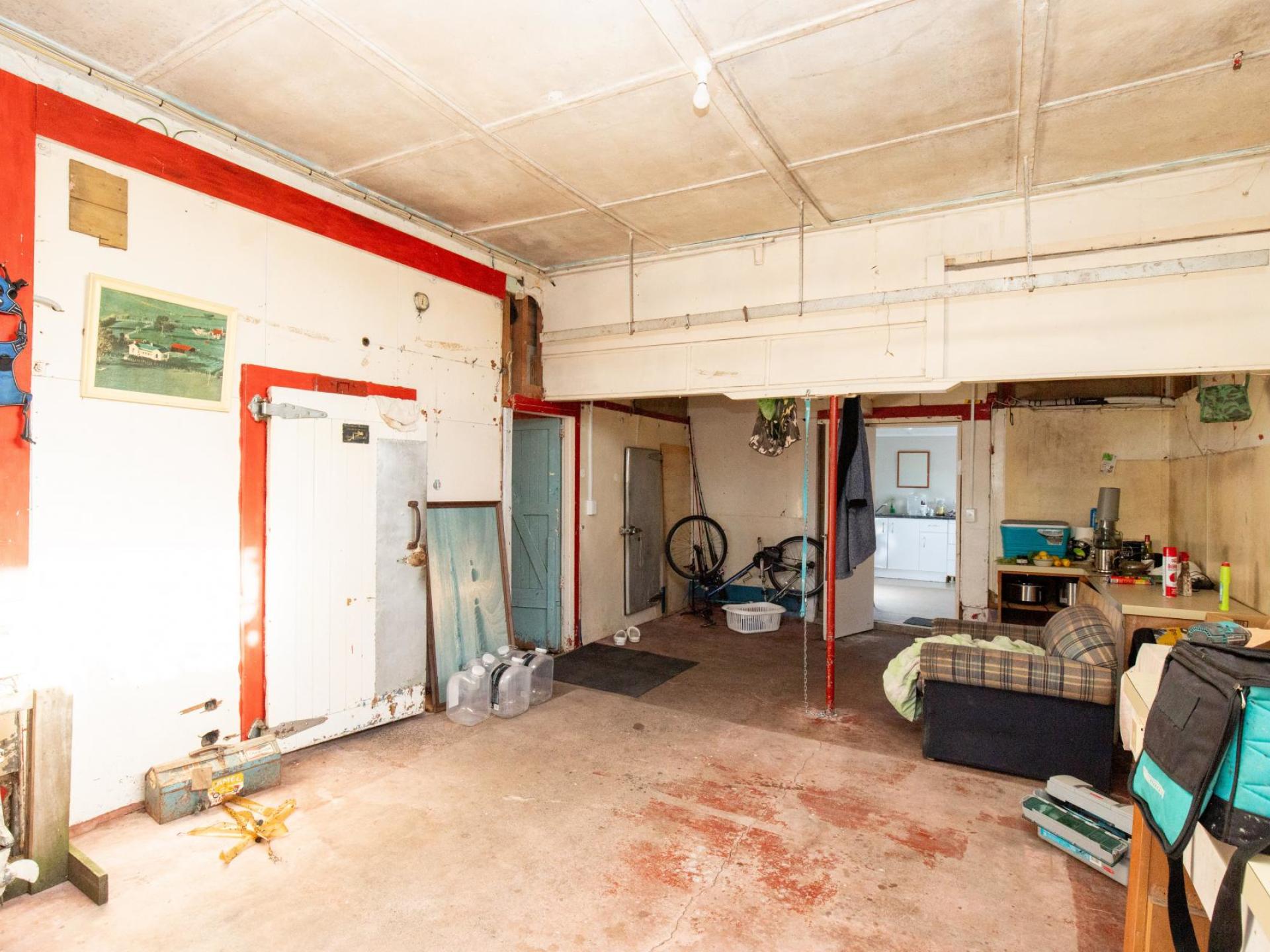 11 Front Miranda Road, Waitakaruru
