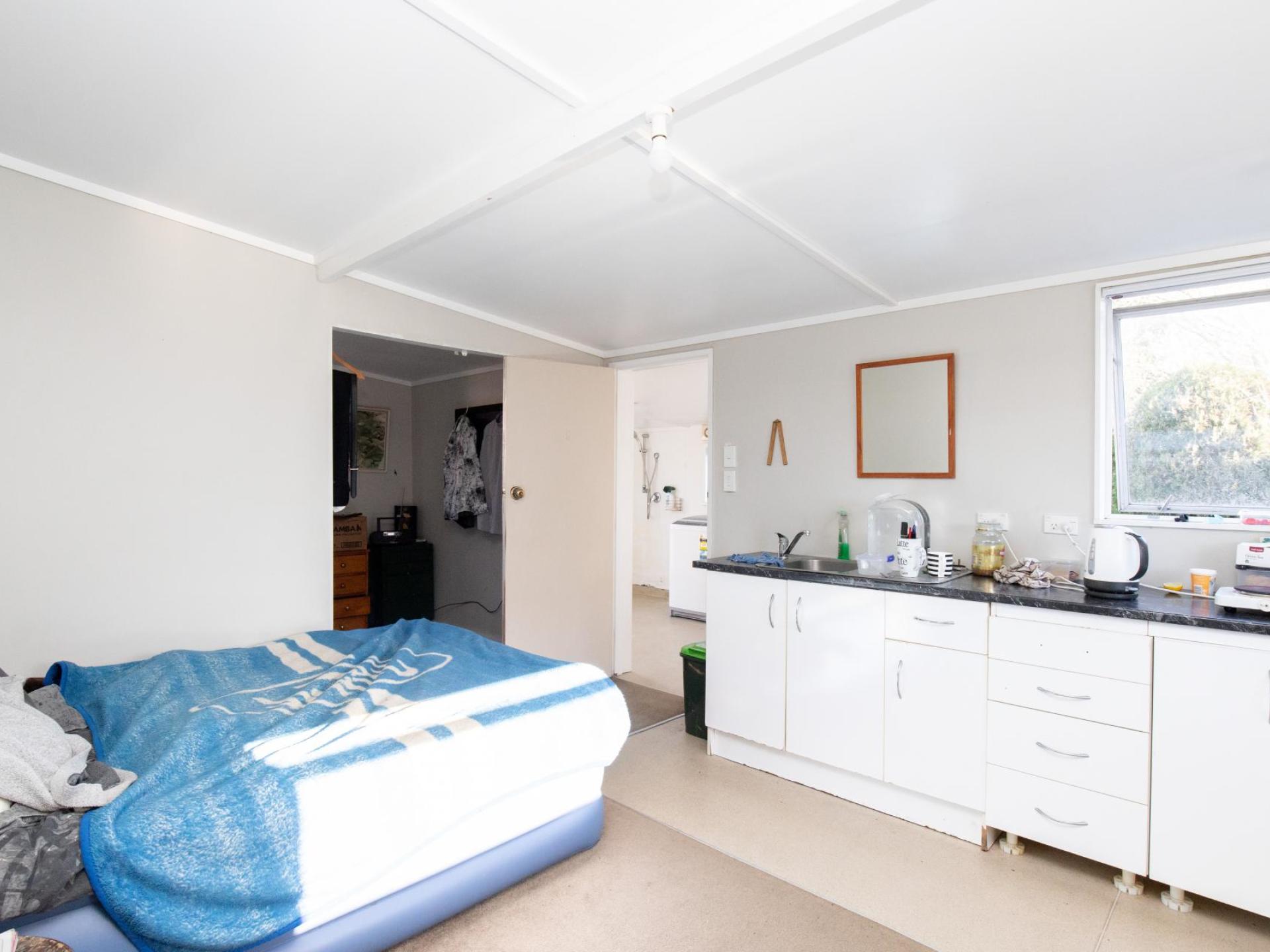 11 Front Miranda Road, Waitakaruru