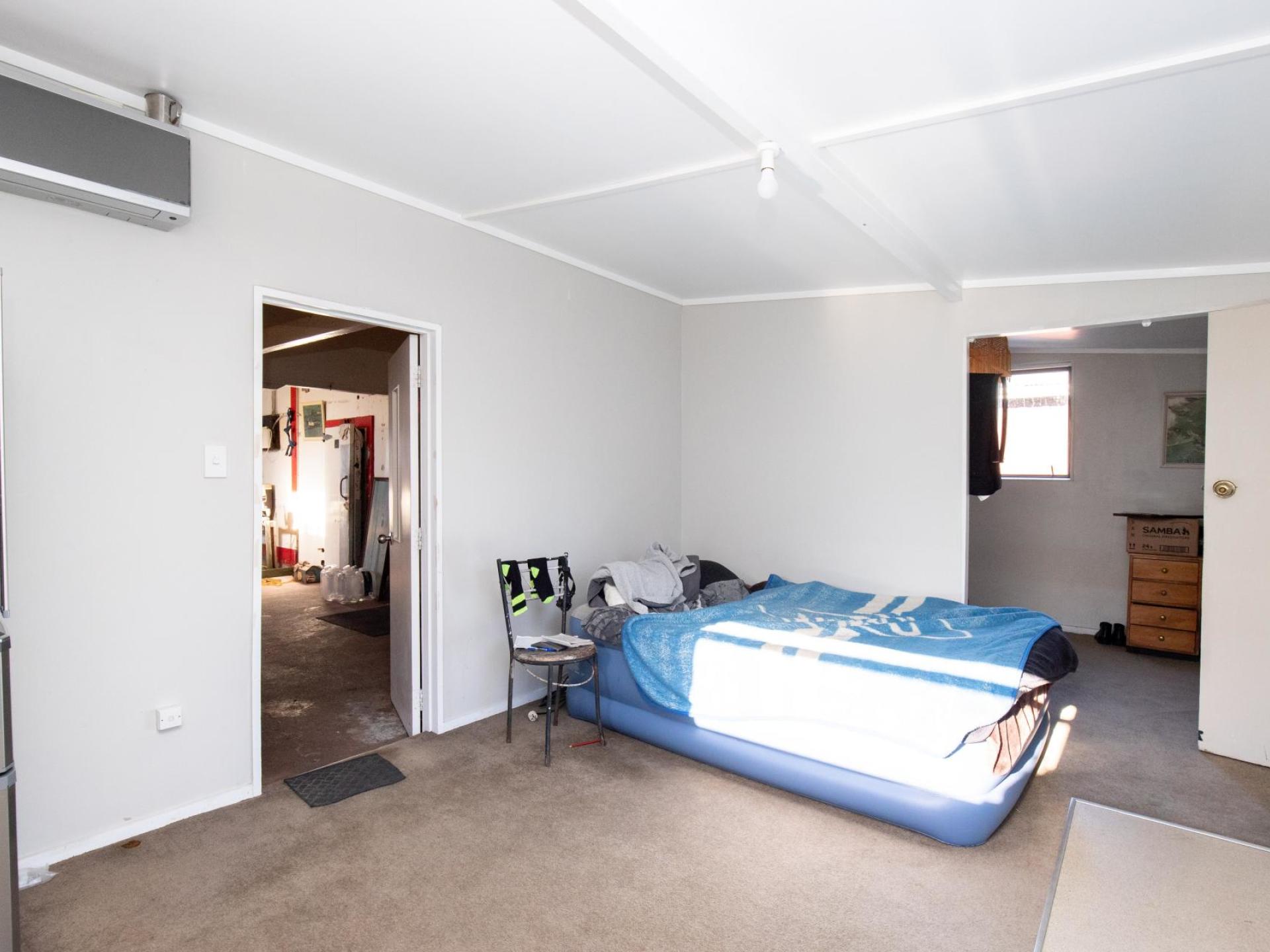11 Front Miranda Road, Waitakaruru