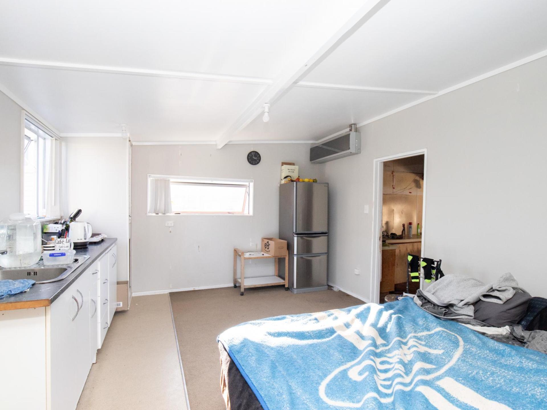 11 Front Miranda Road, Waitakaruru