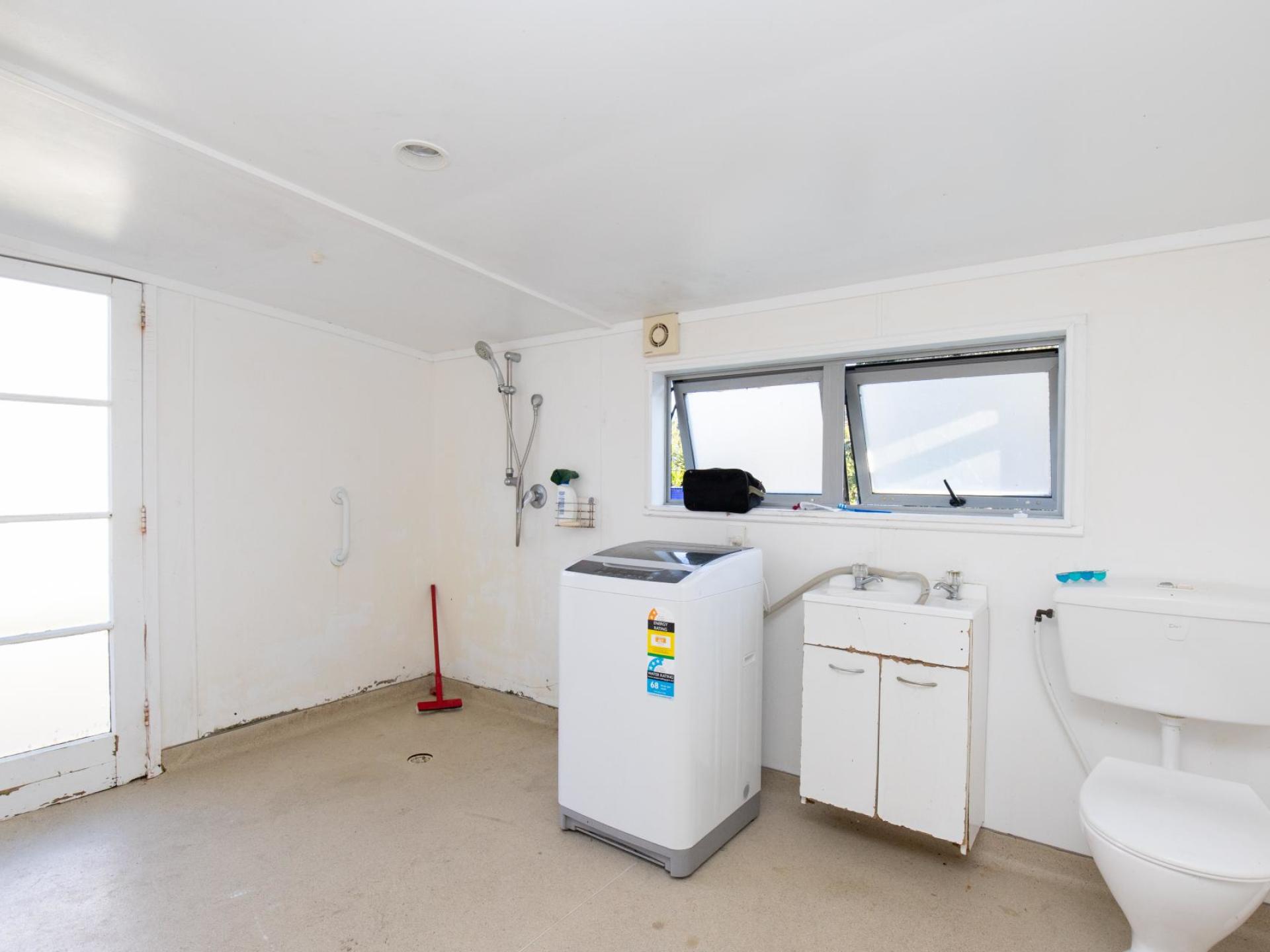 11 Front Miranda Road, Waitakaruru