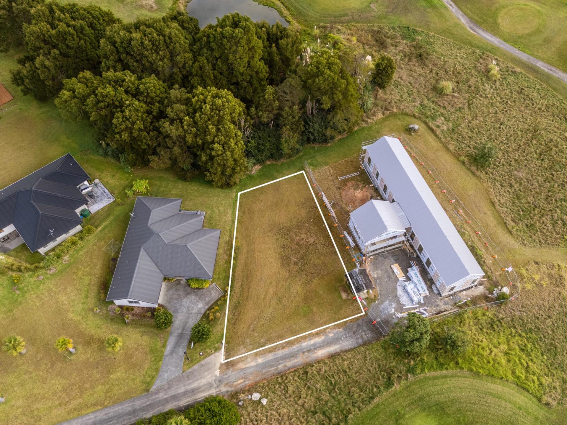 62 Pinehurst Drive, Hikuai