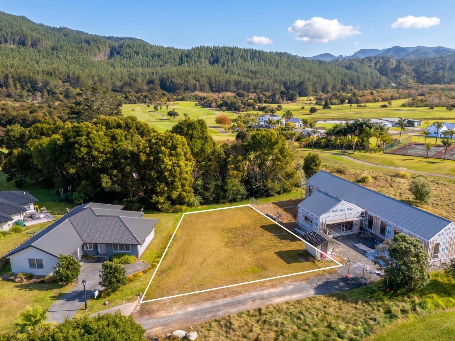 62 Pinehurst Drive, Hikuai