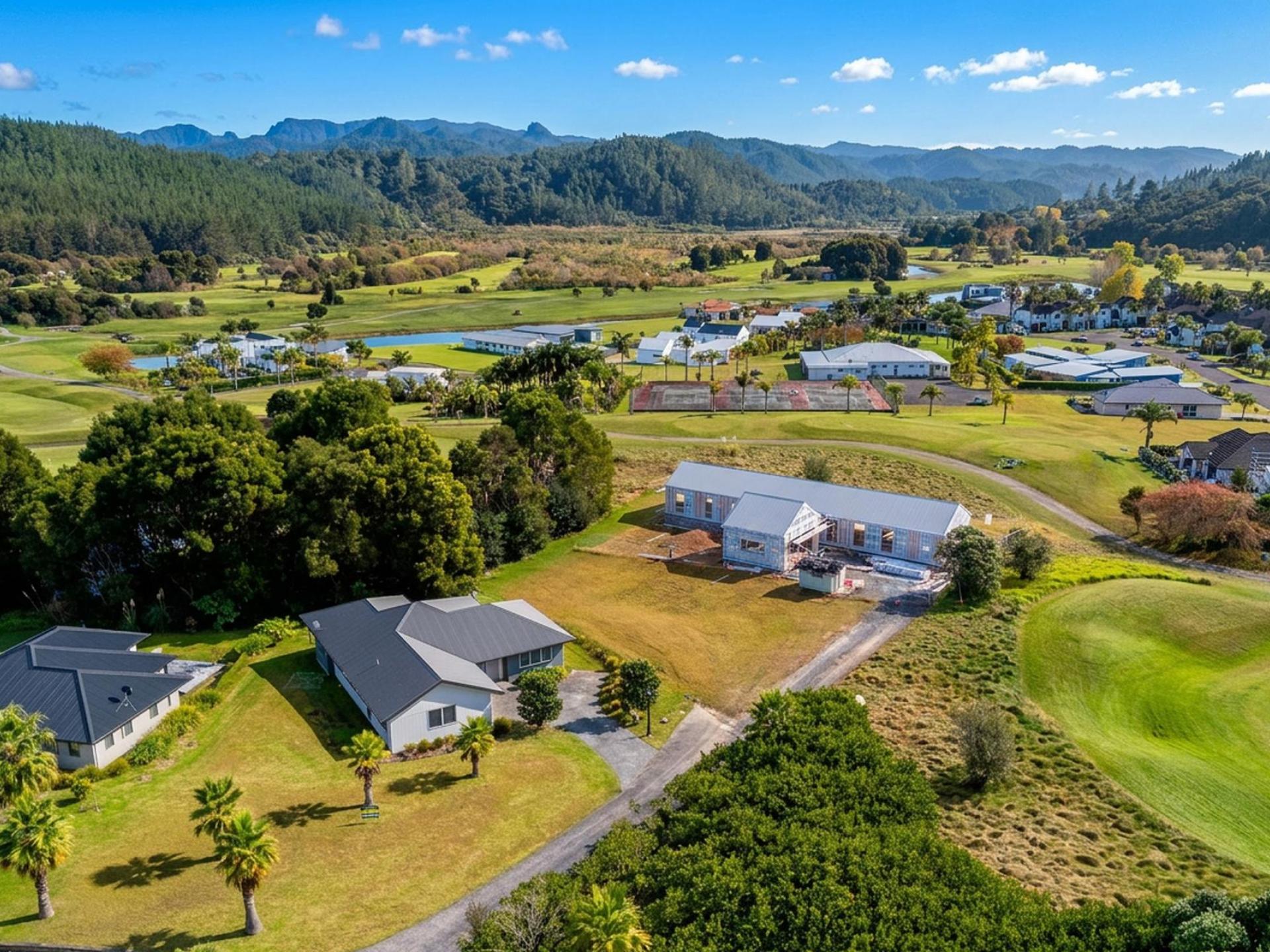 62 Pinehurst Drive, Hikuai